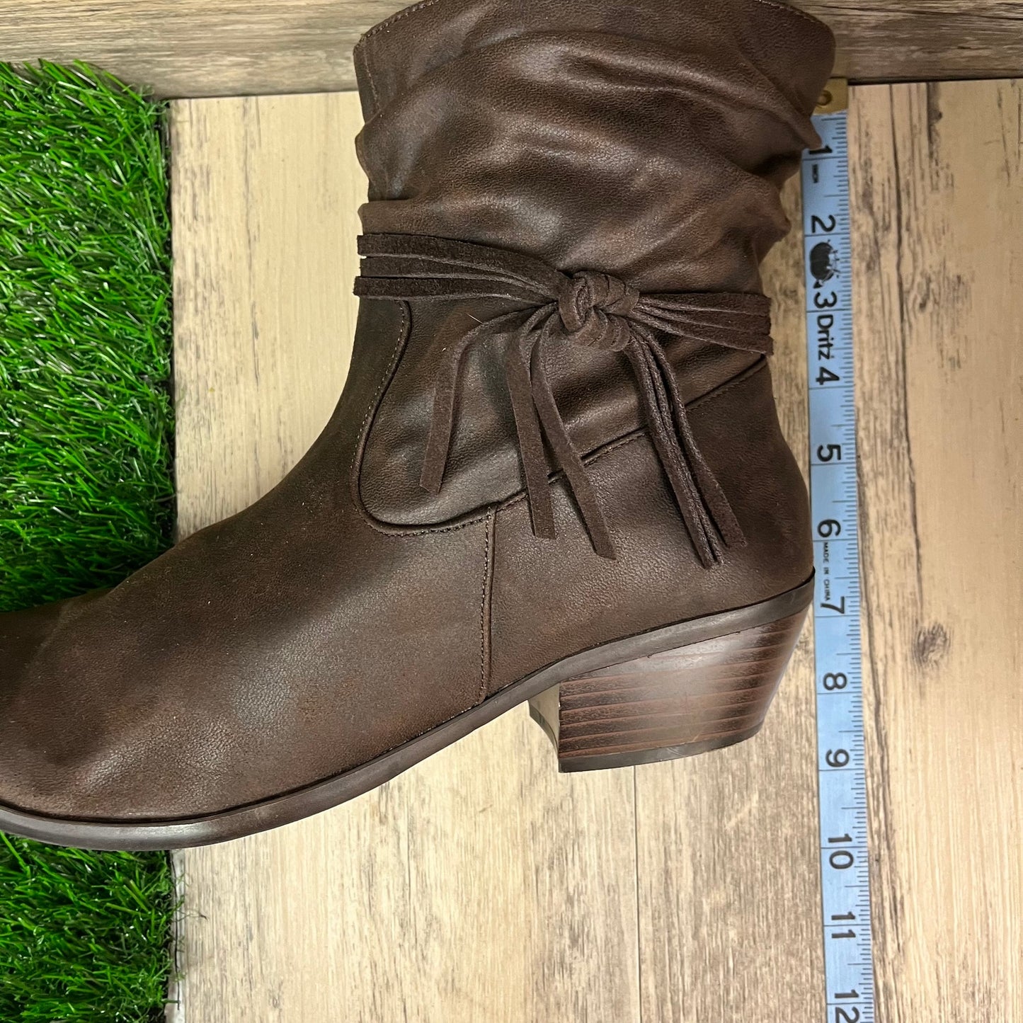 Wear Ever Women - Size 10M - Brown Ankle Zipper Boots