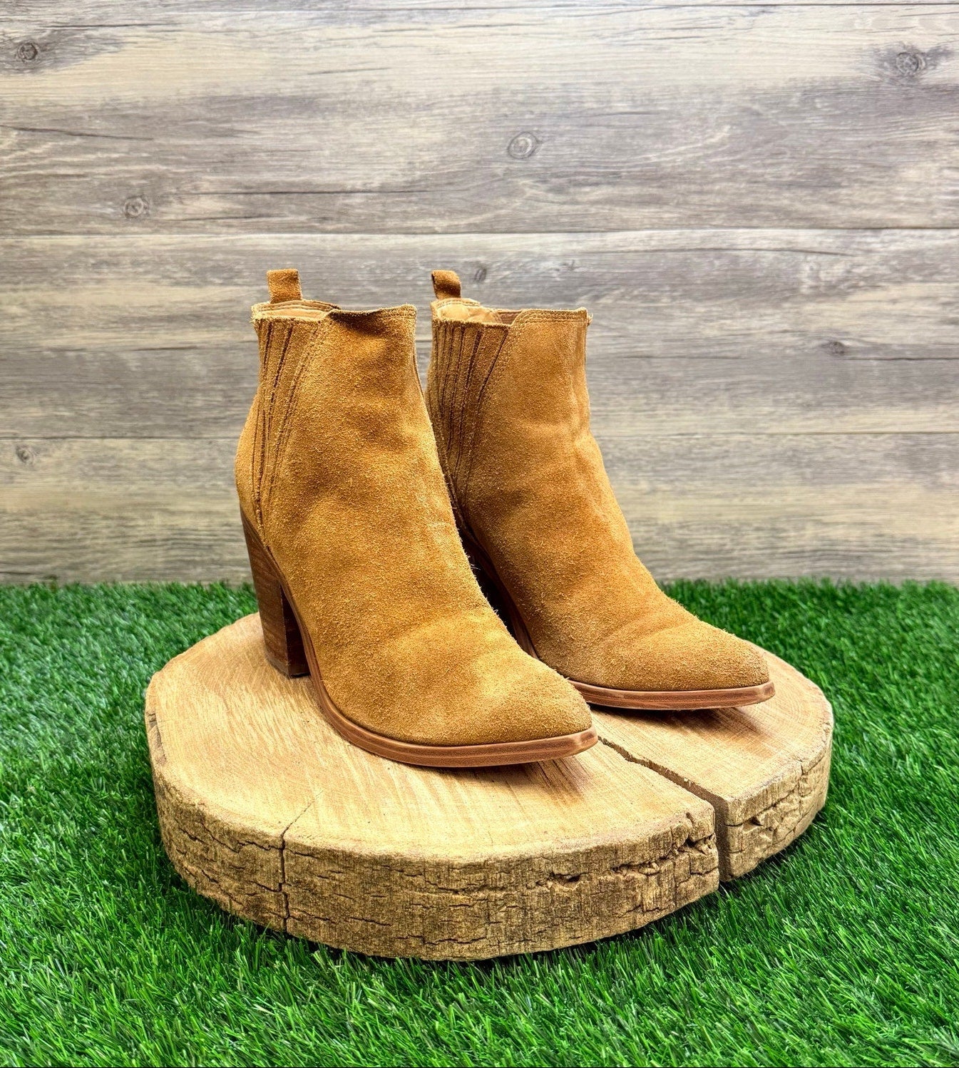 Marc Fisher Women - Size 8M - Tan Suede Ankle Heeled Boots 0421