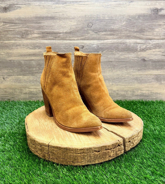 Marc Fisher Women - Size 8M - Tan Suede Ankle Heeled Boots 0421