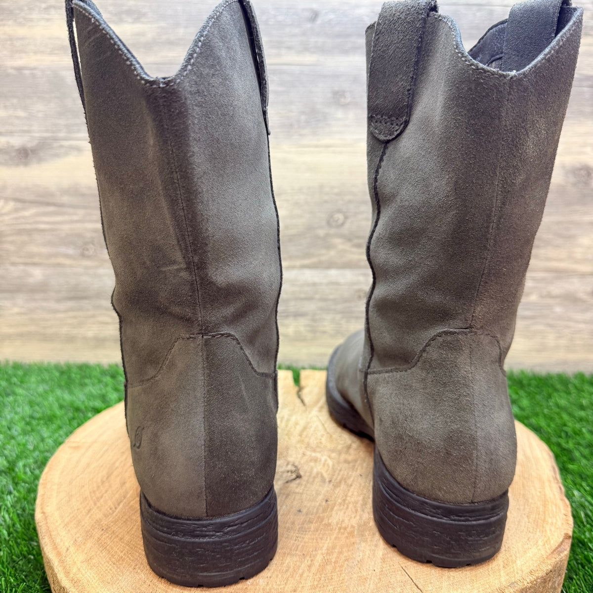 Born Women - Size 8M - Gray Suede Short Shaft  Boots  F55842