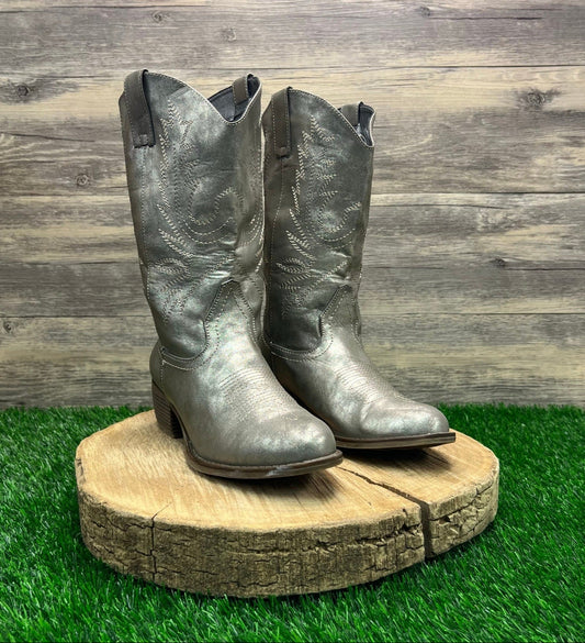Unknown Women - Size 6.5M - Sliver Metallic Faux Leather Cowboy Boots