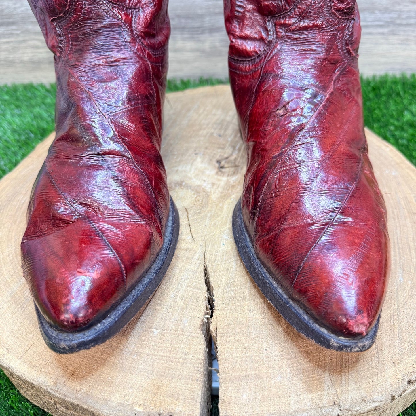 Justin Men - Size 9D / Red Glossy Eel Skin Cowboy Boors J31180