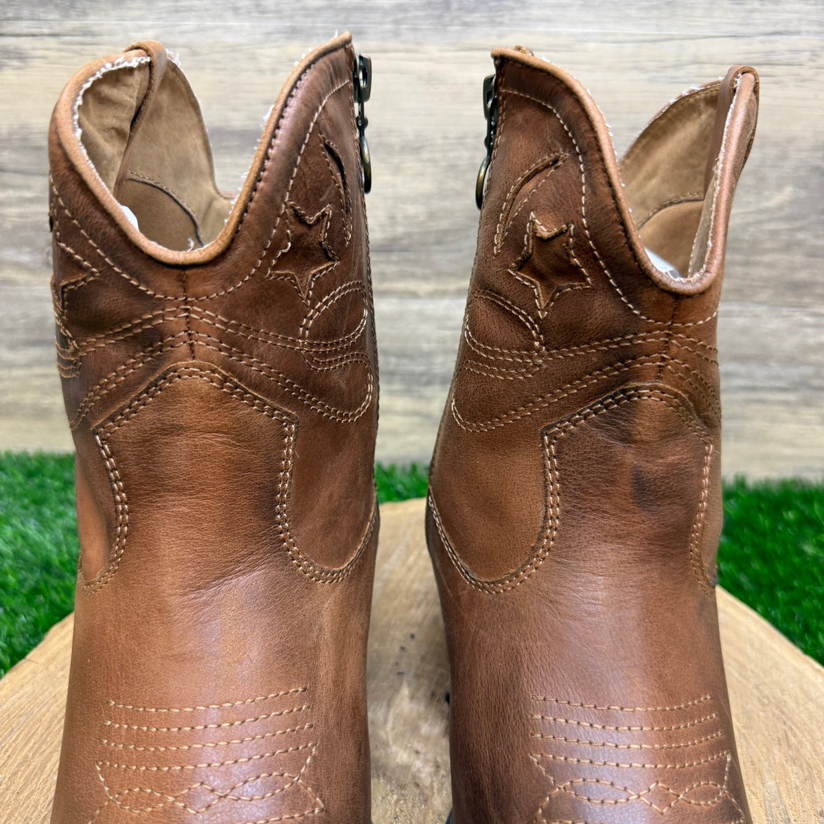 Zigi Soho Women - Size 8.5 - Brown Star Cutout Ankle Boots Style Shesthe