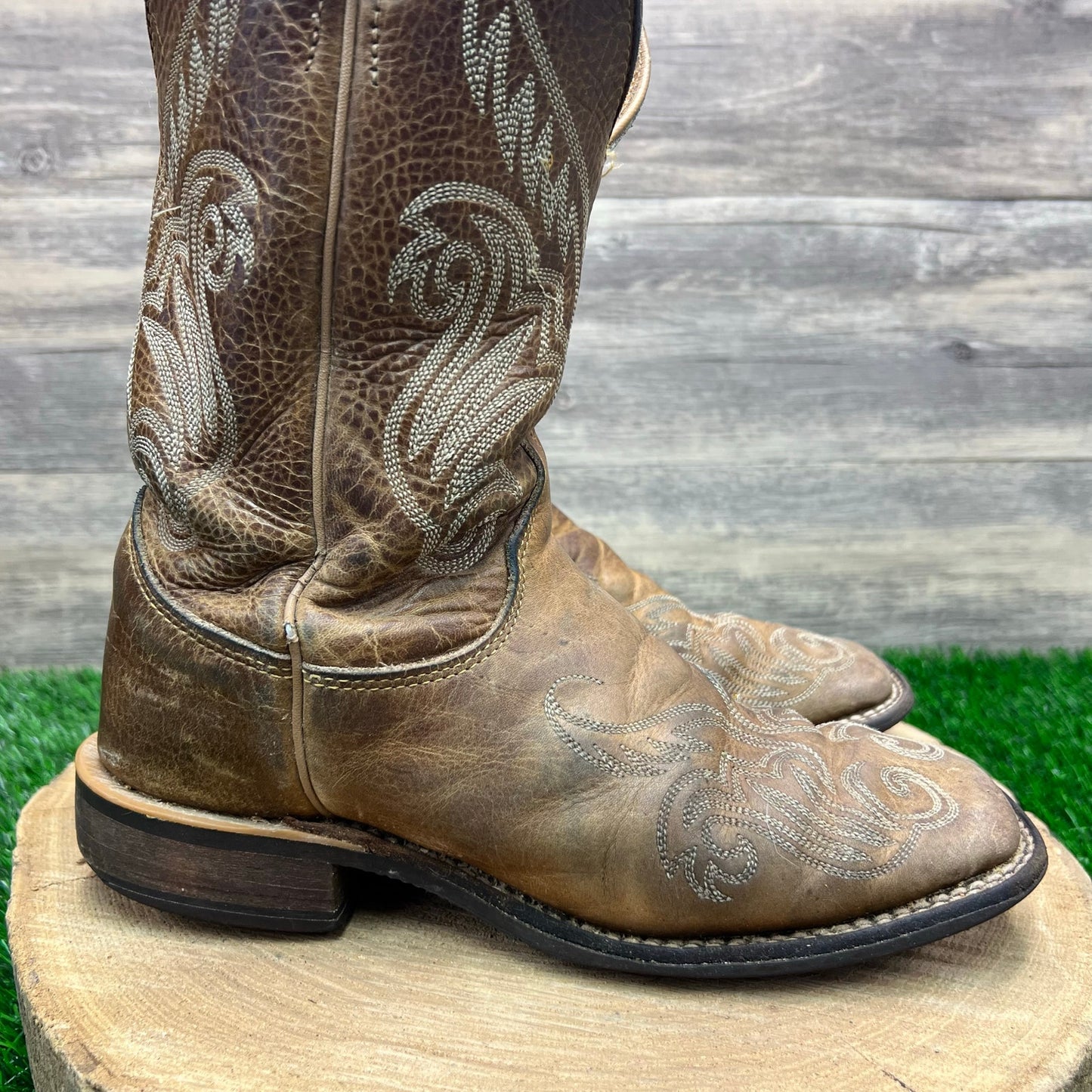 Justin Women - Size 7.5B - Tan Scroll Square Toe Boots BRL212