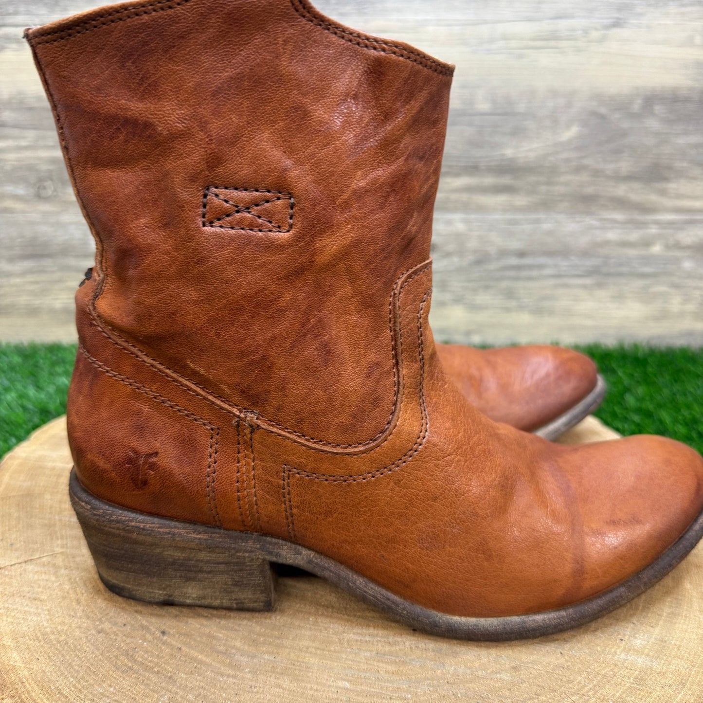 Frye Women - Size 7B - Cognac Carson Tab Ankle Boots Style 76461