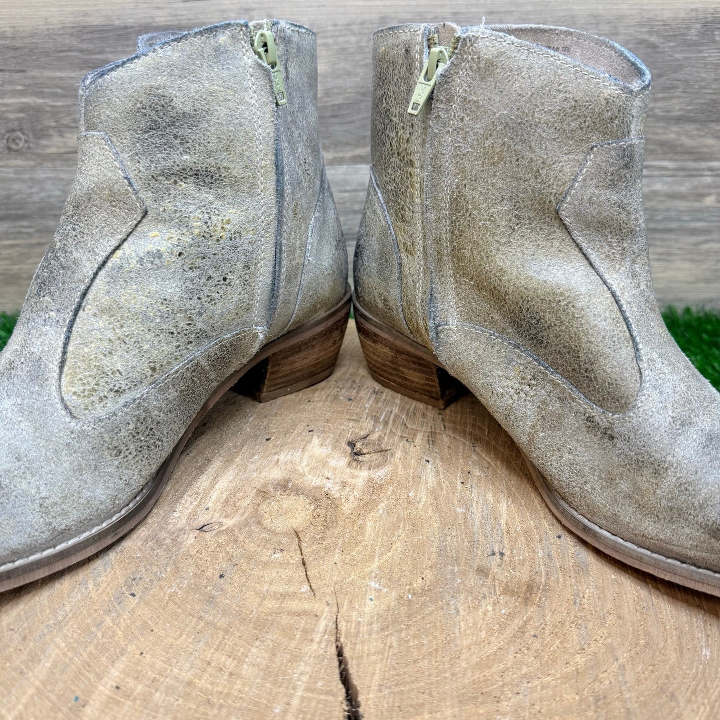 Diba True Women - Size 10 - Distressed Gray / Green Zipper Ankle Boots Plen Tee