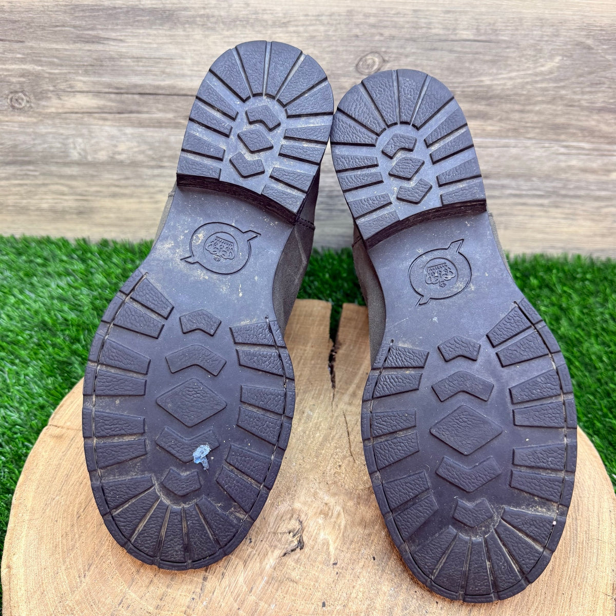 Born Women - Size 8M - Gray Suede Short Shaft  Boots  F55842
