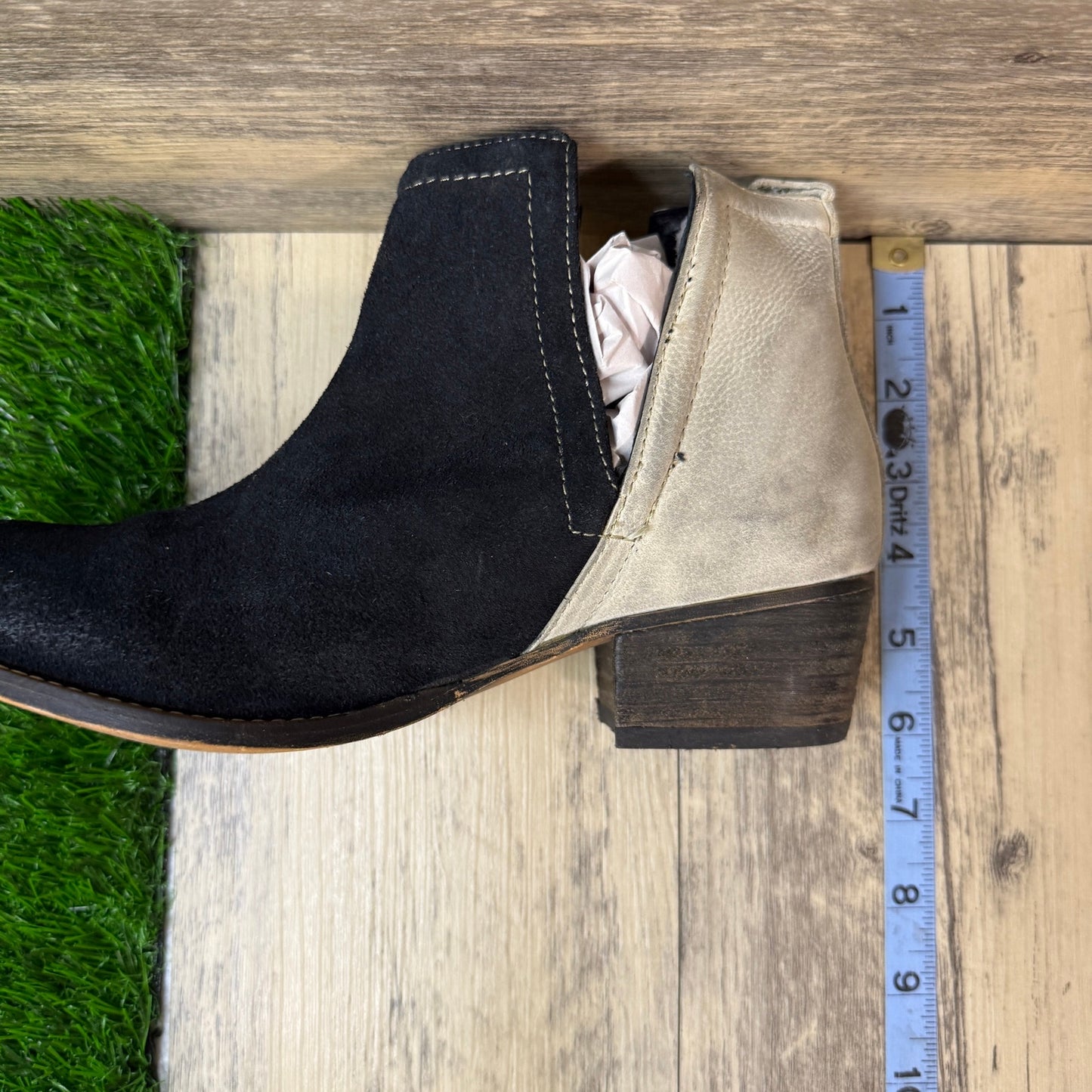 Diba True Women - Size 8.5M - Black/Cream Ankle Boots