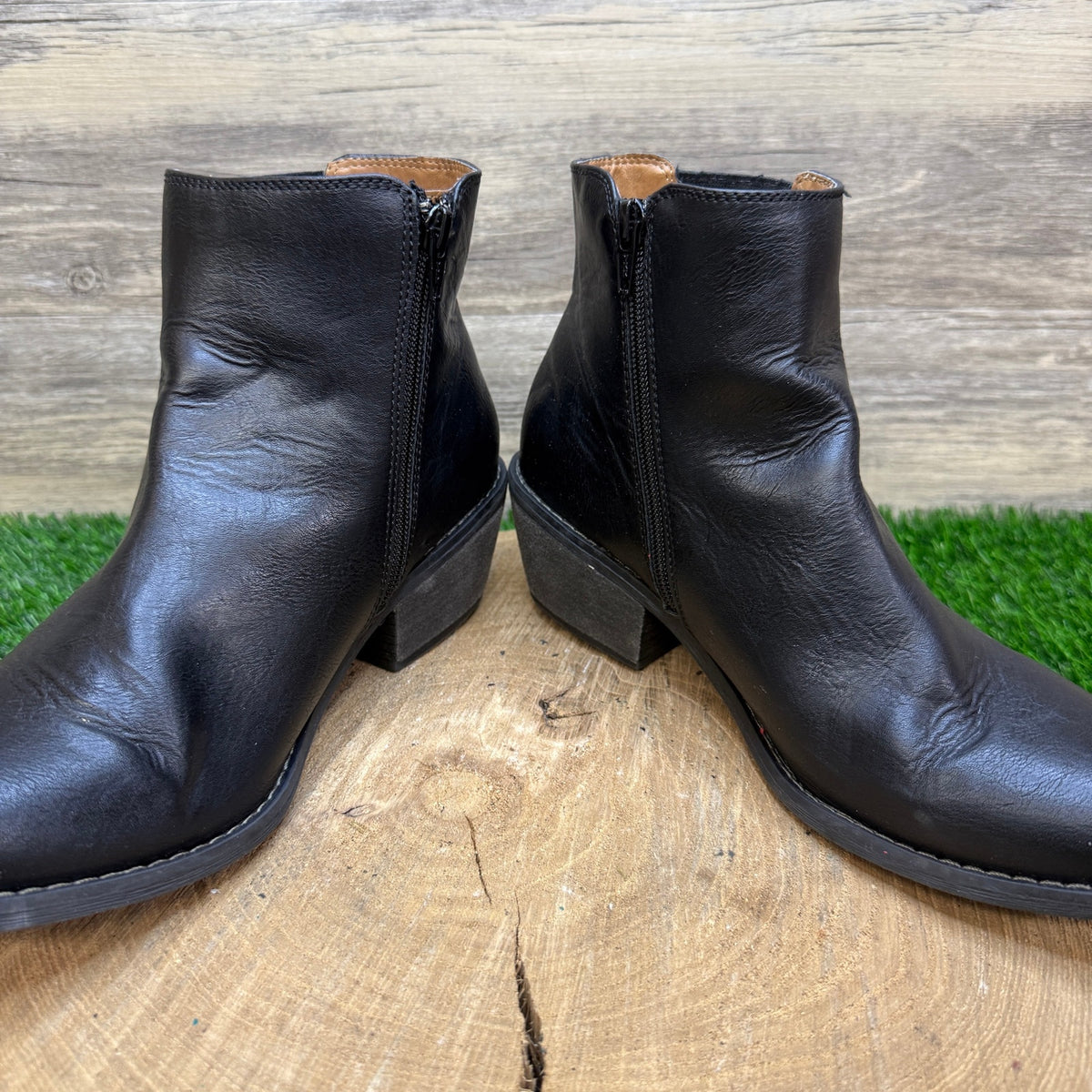 Euro Soft Women - Size 10M - Black Faux Leather Ankle Zipper Boots Aisleigh