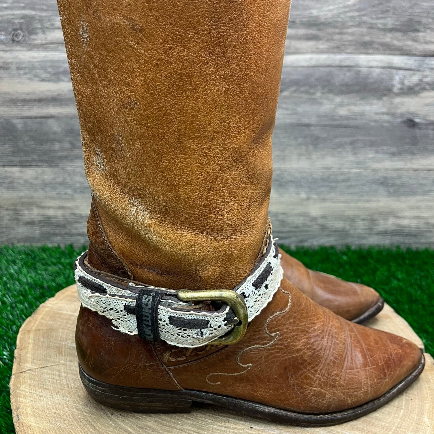 Circle’s Women - Size 6 - Tan Harness Riding Boots