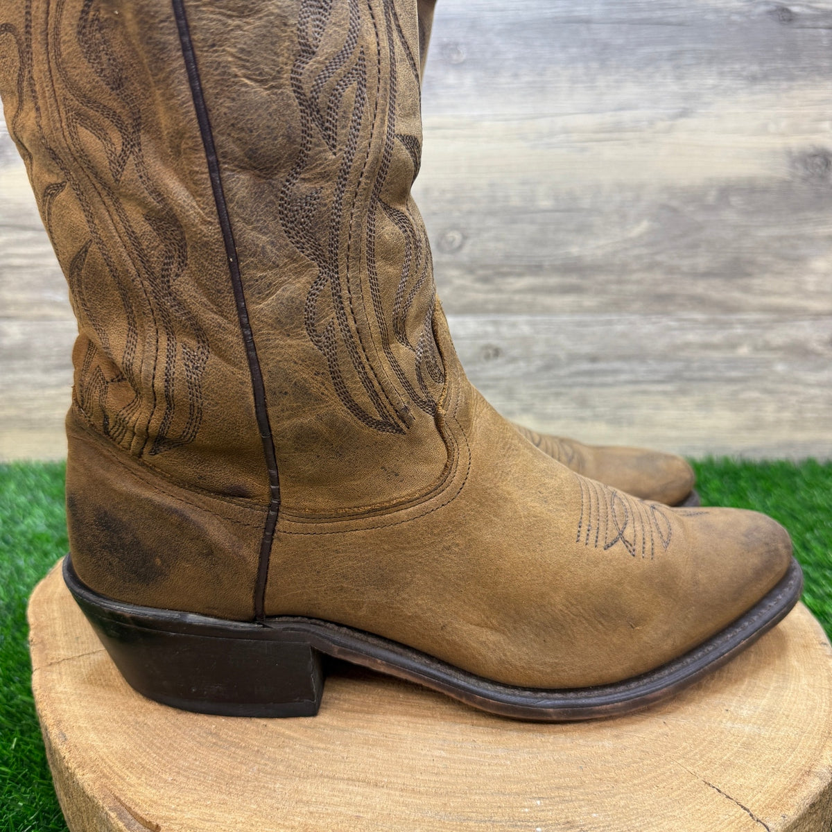 Unknown Men - Size 8D - Vintage Tan Suede Western Cowboy Boots Style 3851