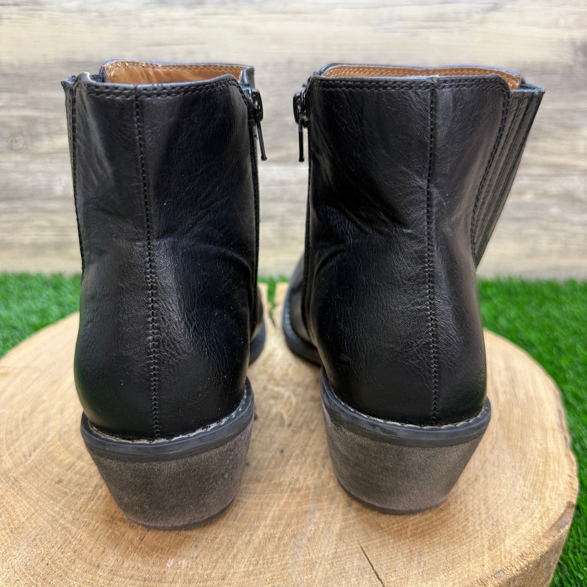 Euro Soft Women - Size 10M - Black Faux Leather Ankle Zipper Boots Aisleigh