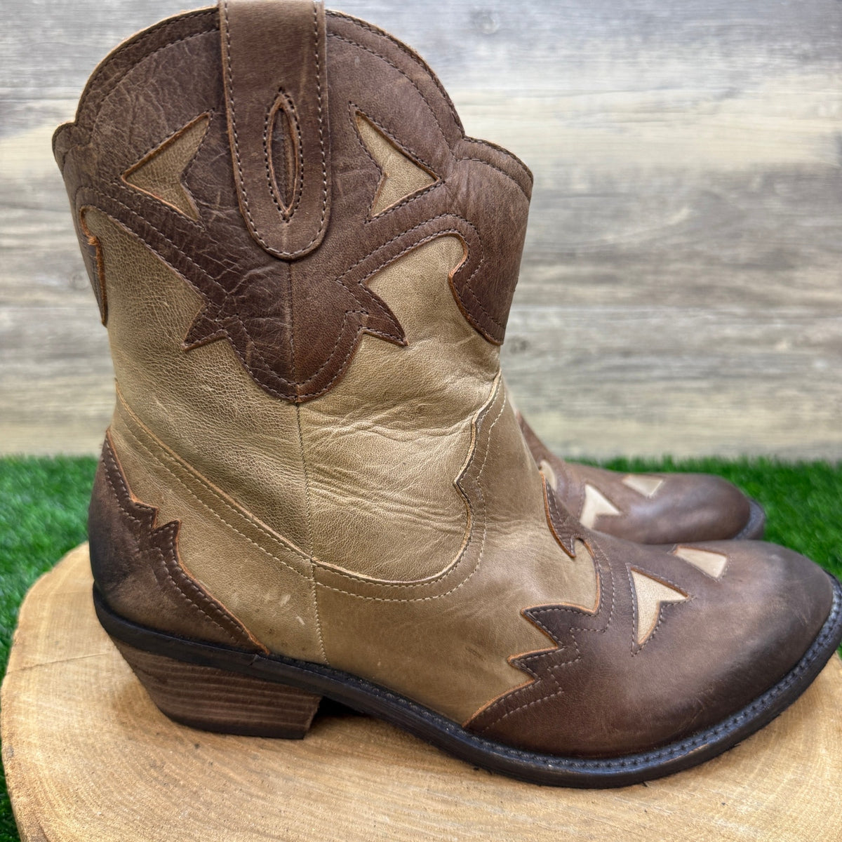 Reba Women - Size 8M - Beige/Brown Ankle Cowboy Boots