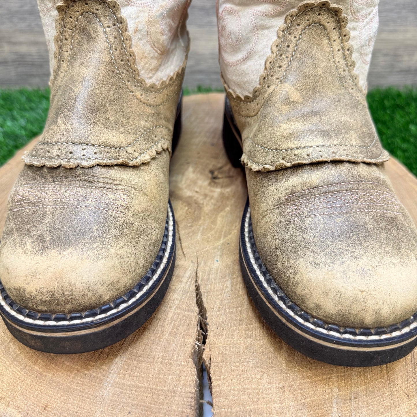 Ariat Youth - Size 5 - Tan/Cream Round Toe Cowboy Boots 10001995