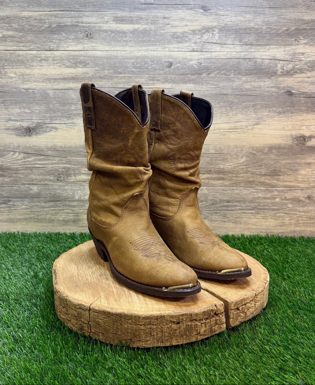 Dingo Women - Size 8.5M - Brown Slouch Toe Plate Cowboy Boots Style DI7542