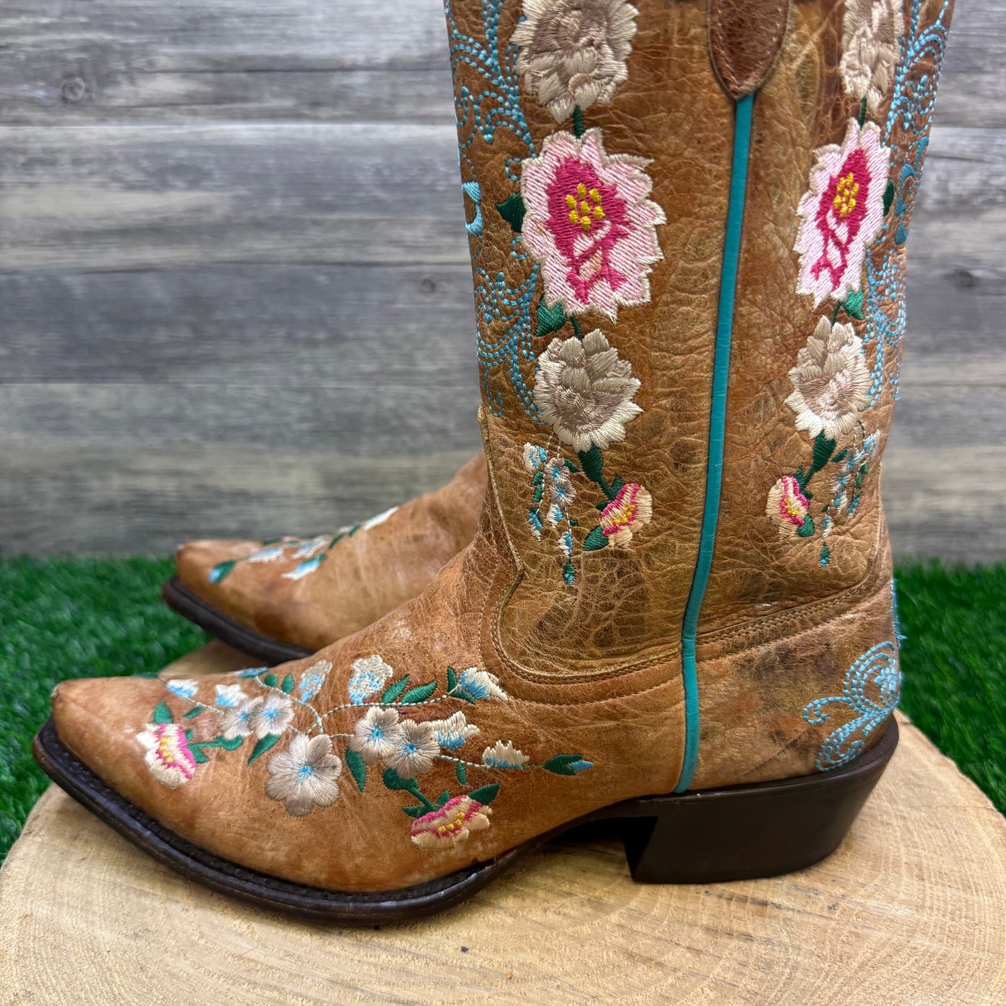 Macie Bean Women - Size 9M - Tan Rose Garden Snip Toe Cowboy Boots Style M8012