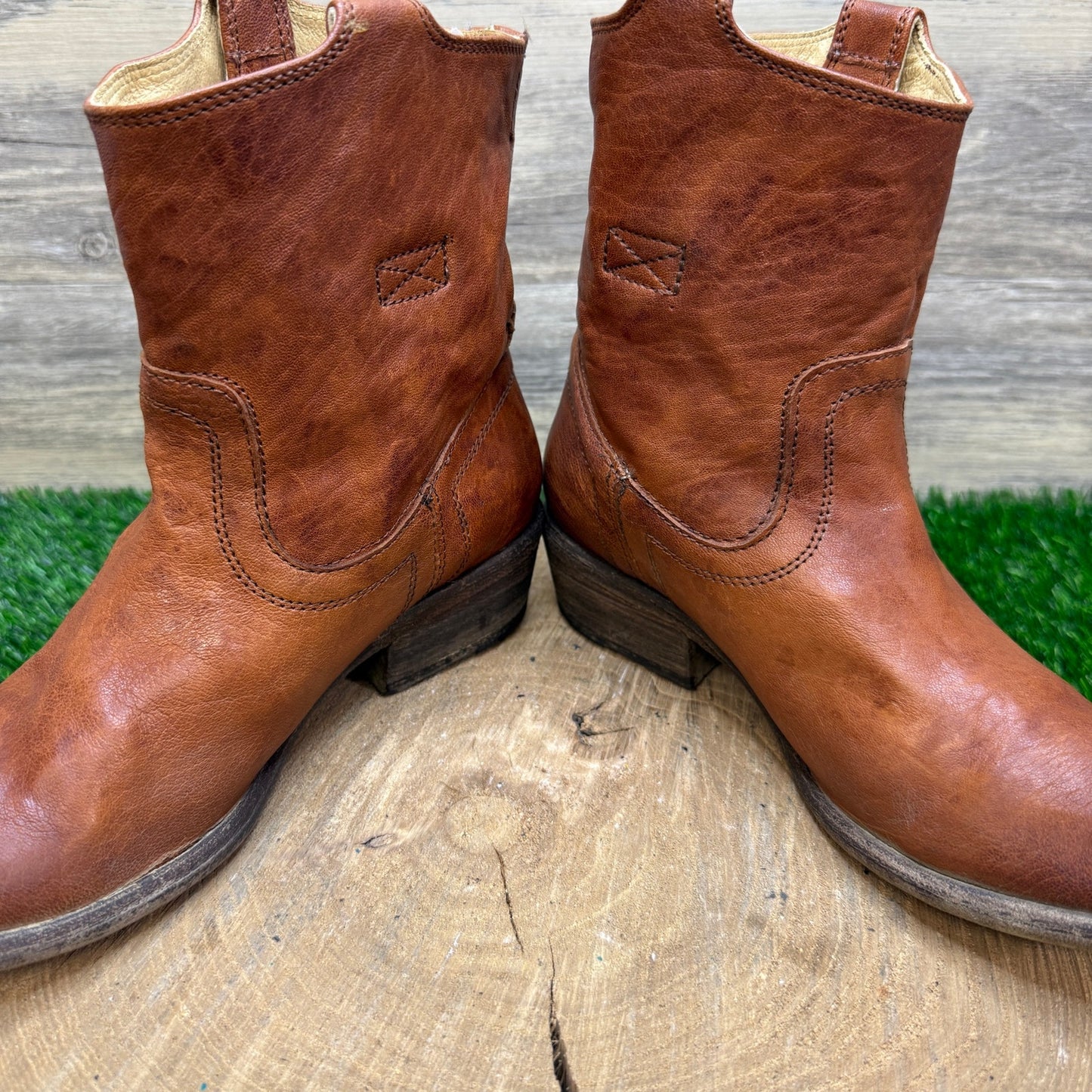 Frye Women - Size 7B - Cognac Carson Tab Ankle Boots Style 76461