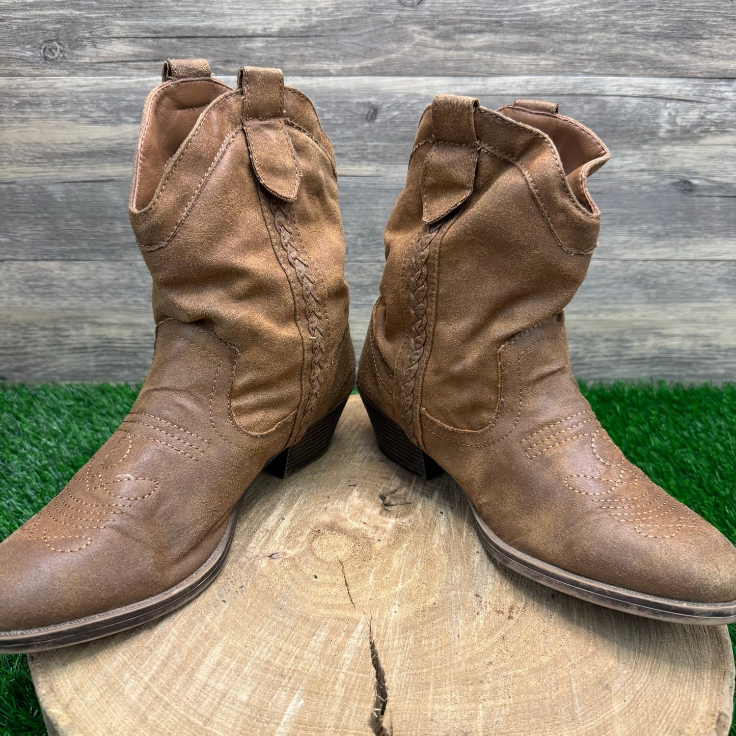 Rampage Women - Size 8.5M - Tan Soft Faux Leather Ankle Boots Style Saratoga