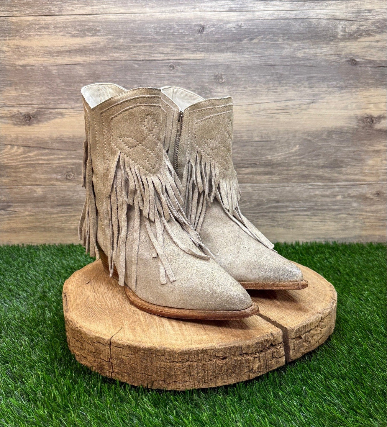 Free People Women - Size 11 - Light Gray Fringe Suede Ankle Boots Style 8391