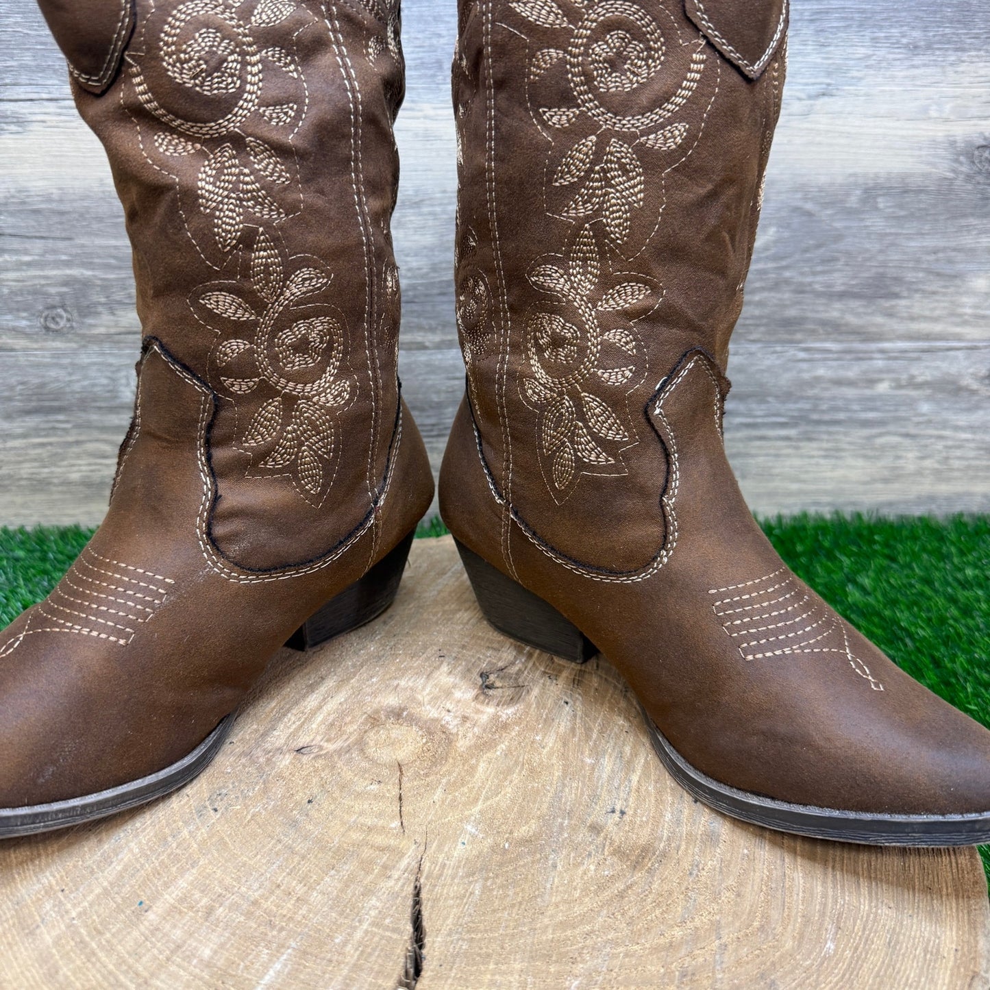 Rampage Women - Size 7.5M - Brown Soft Faux Suede Cowboy Boots 429105