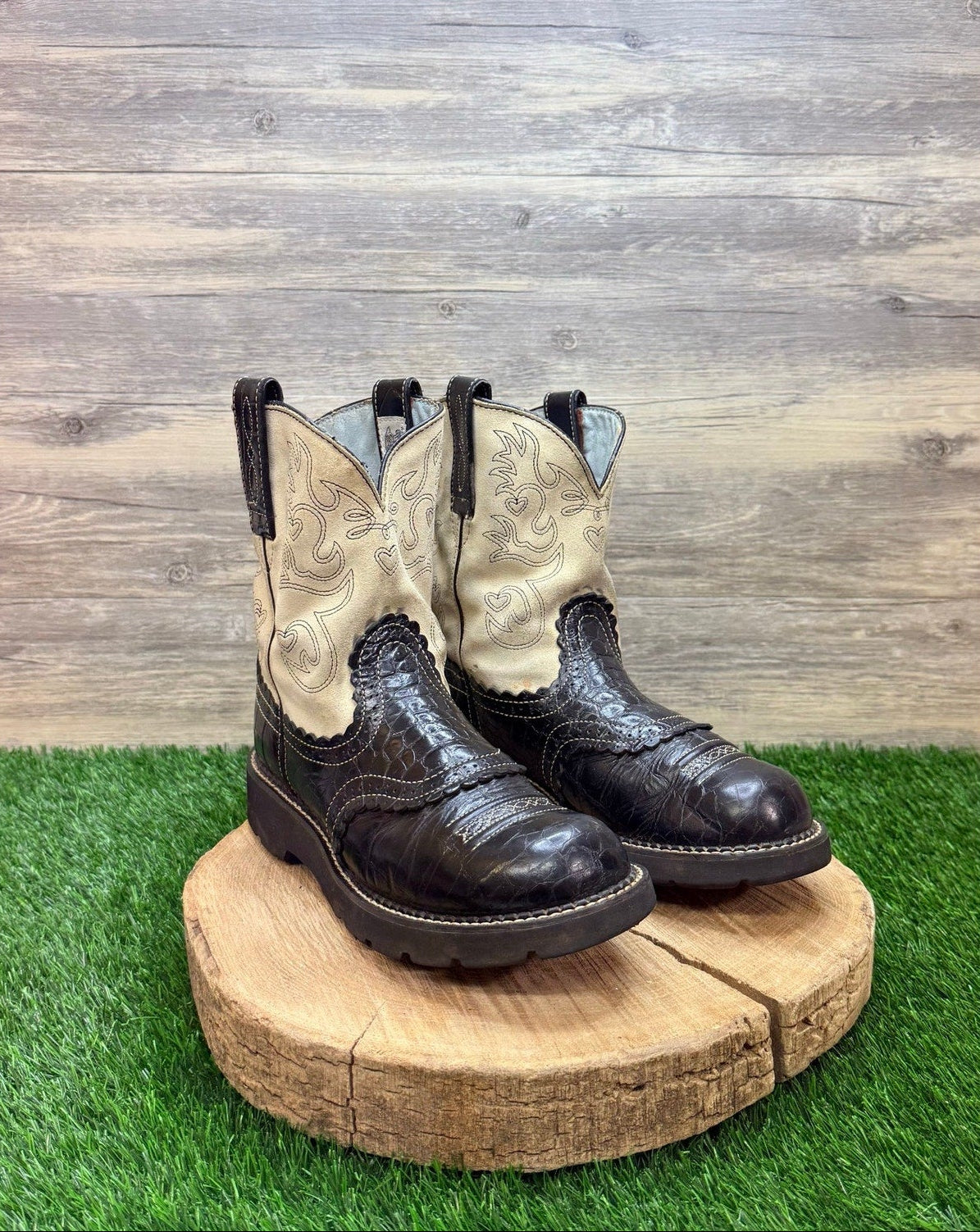 Ariat Women - Size 10B - Cream / Black Gator Print Fatbaby Cowboy Boots 14820
