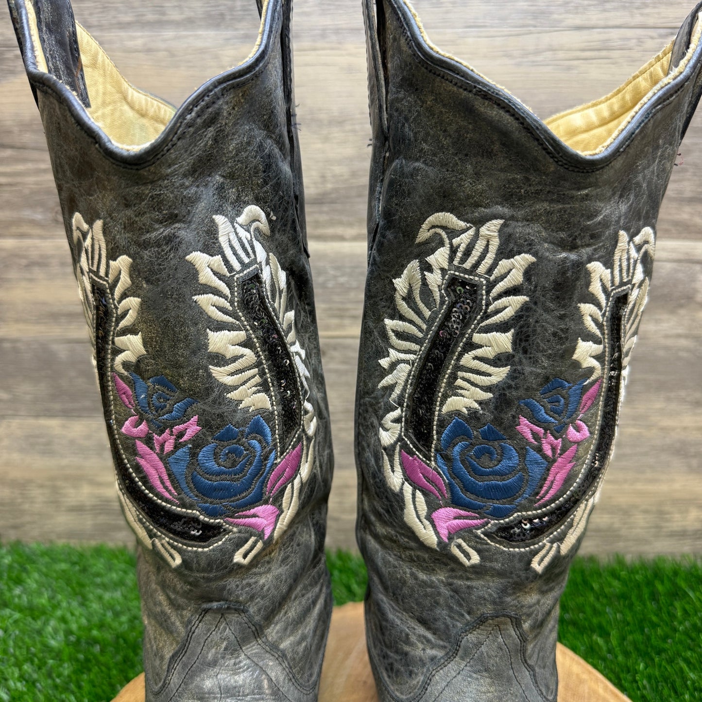 Corral Women - Size 8M - Gray Horseshoe Rose Snip Toe Cowboy Boots Style R2523