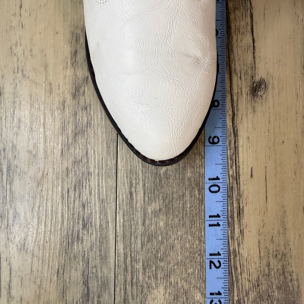 Charles Albert Women - Size 7M - White Vegan Leather Ankle Boots Style 08017