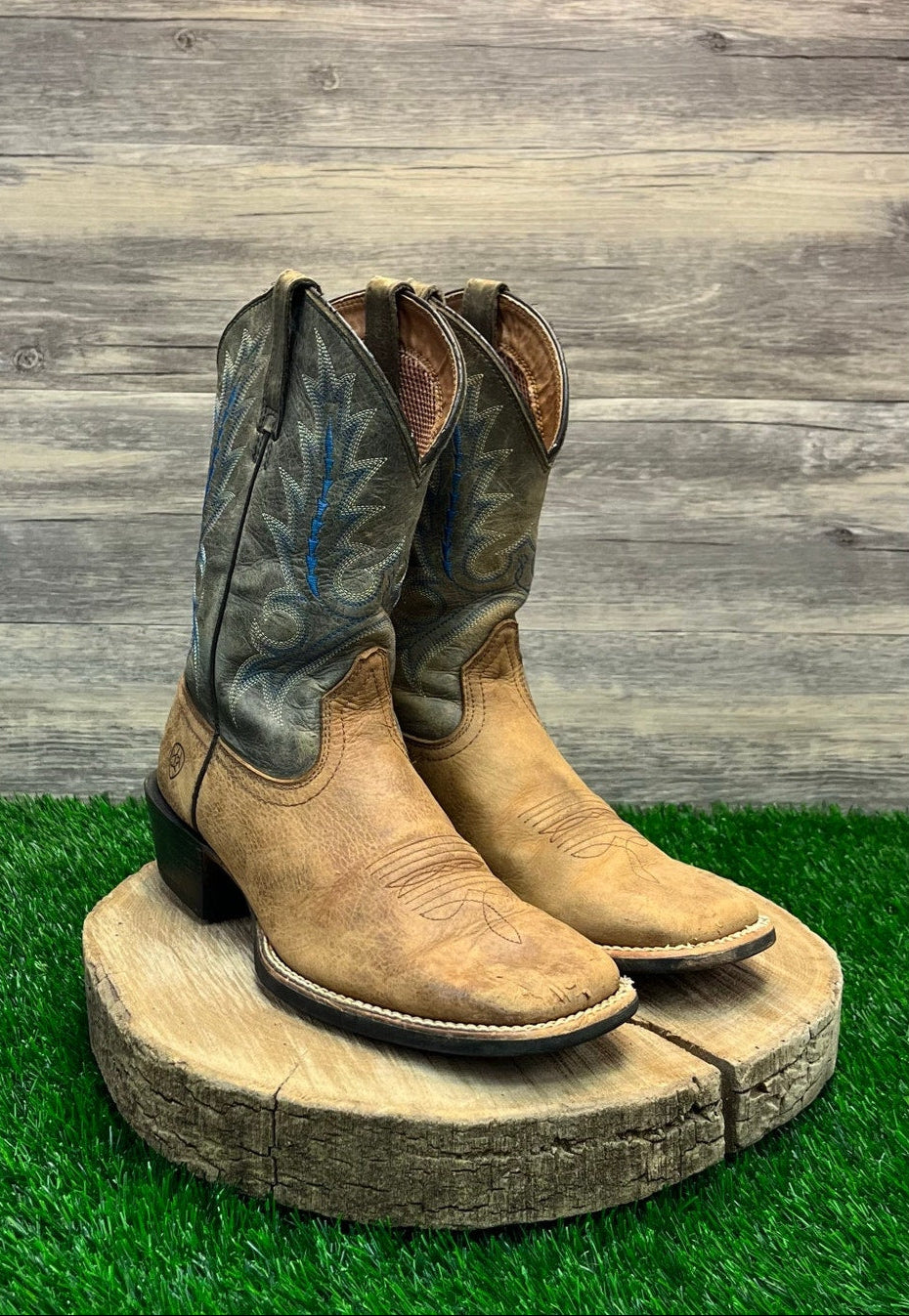 Ariat Men - Size 8D - Green/Tan Square Toe Cowboy Boots Style 10015300