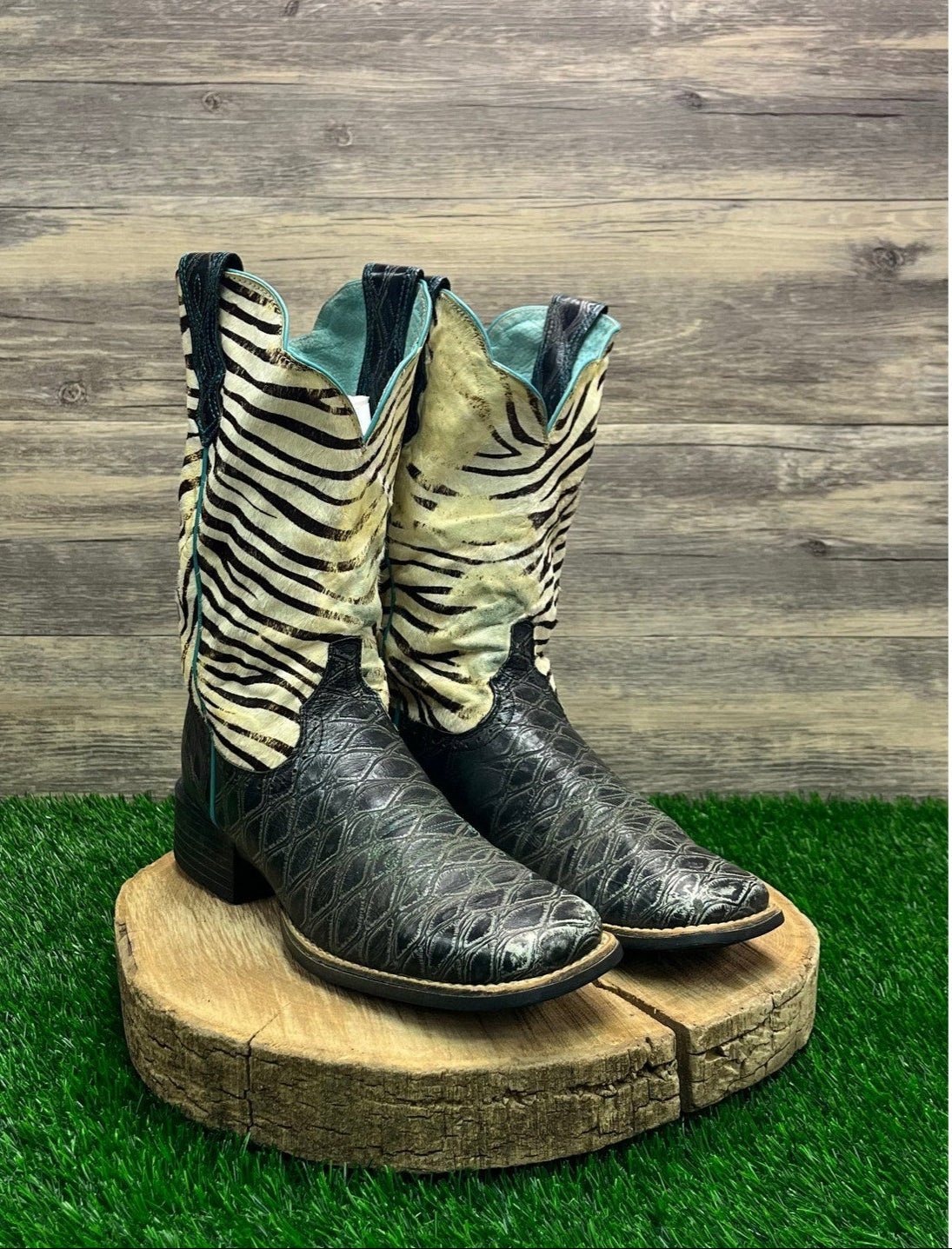 Ariat Women - Size 9.5B - Black/White Zebra Print Cowboy Boots Style 10006718