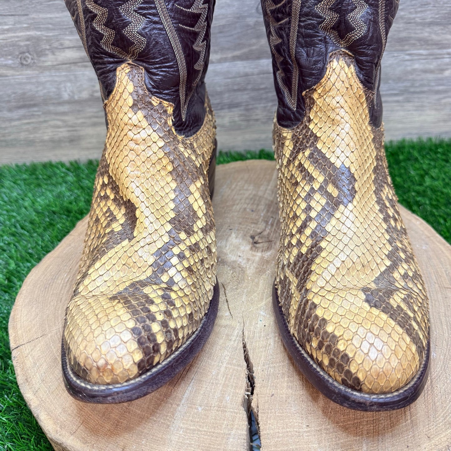 Justin Men - Size 9.5E - Brown Snake Cowboy Boots J4579