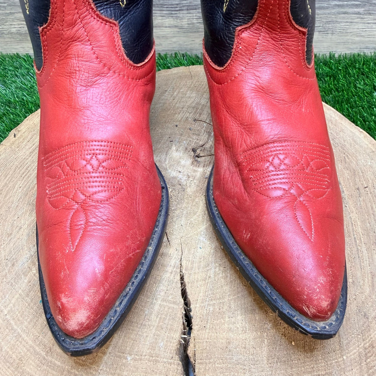 Laredo Women - Size 7M - Vintage Red / Black Flower Western Cowboy Boots