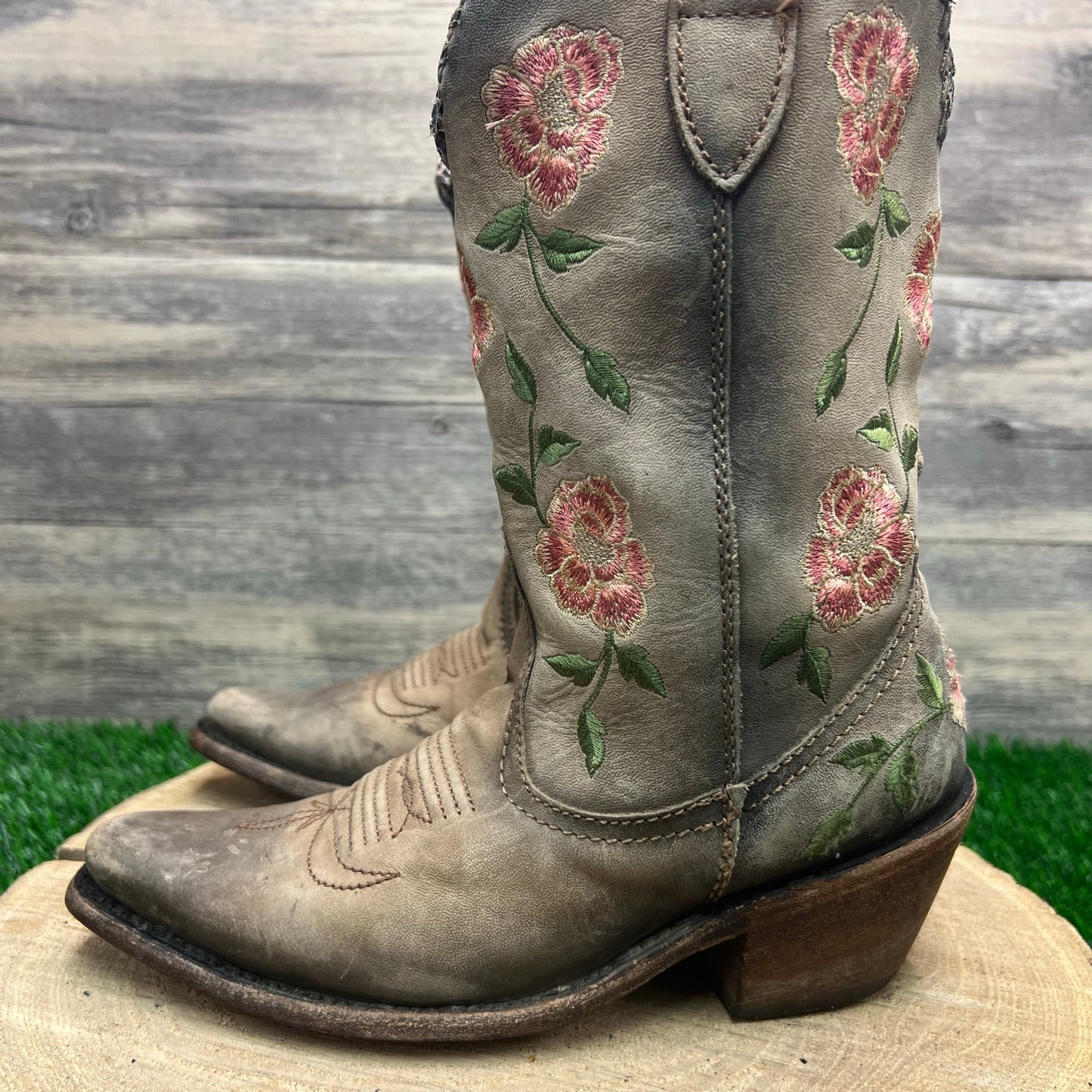 Liberty Black Women - Size 6 - Distressed Brown Nina Rose Cowboy Boots