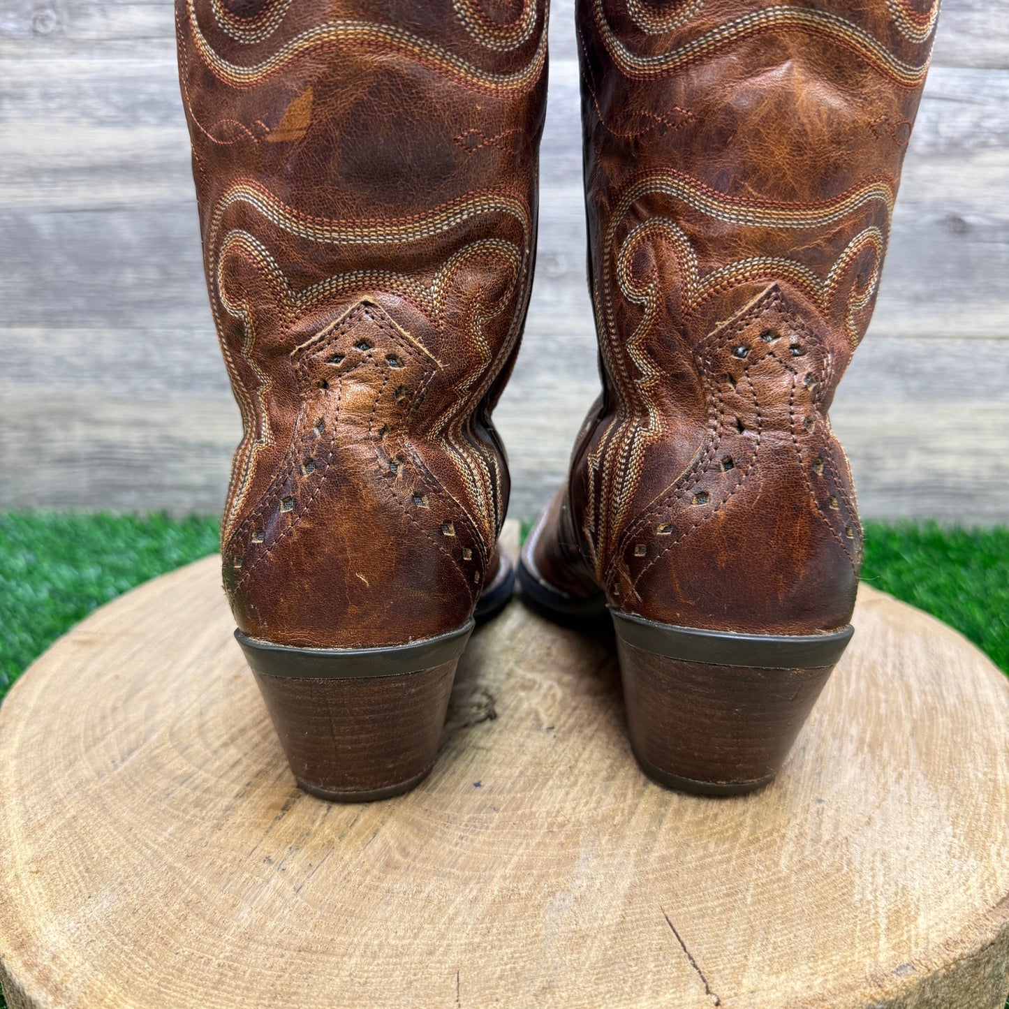 Ariat Women - Size 6B - Brown Heritage Snip Toe Cowboy Boots Style 10005908