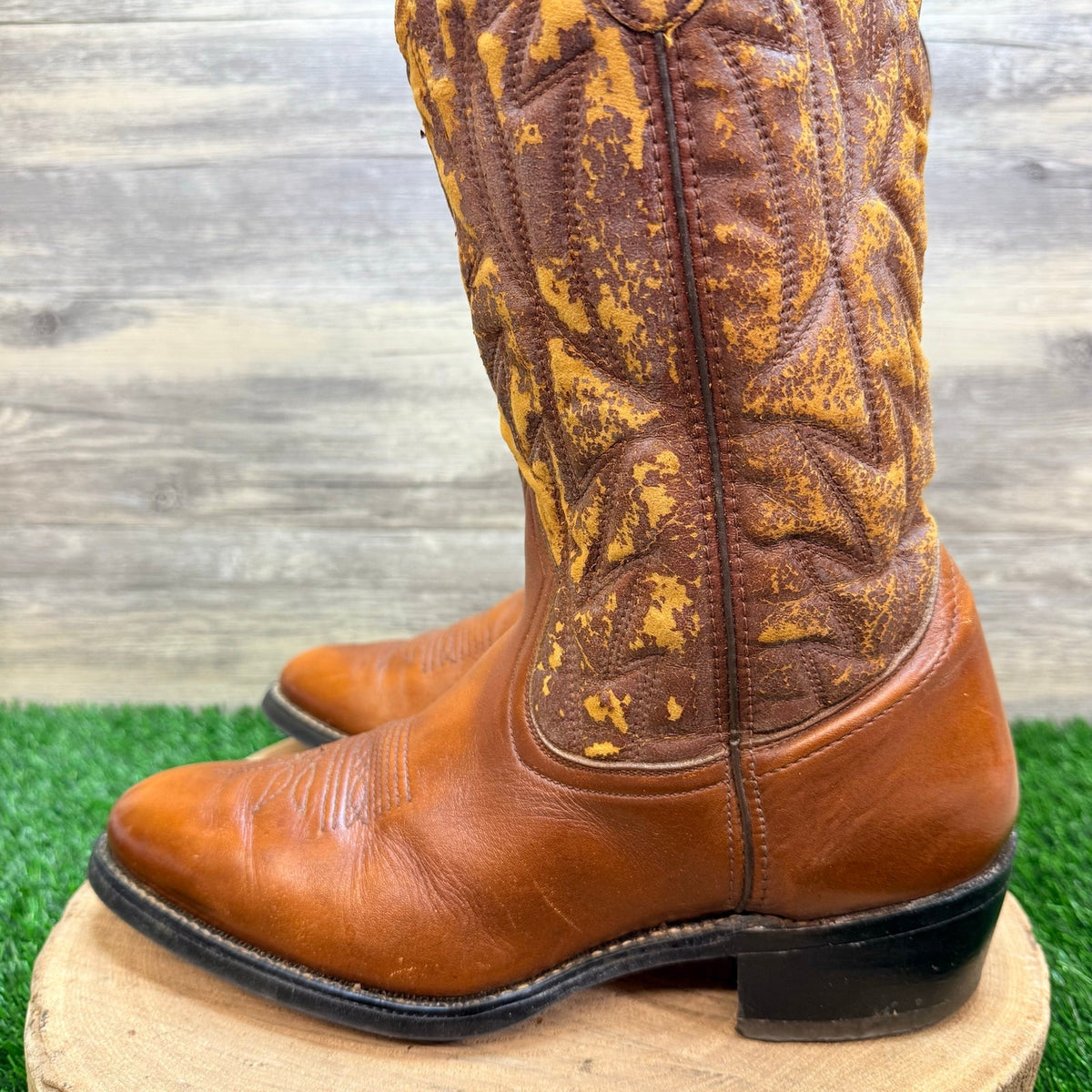 Levi’s Men - Size 10.5M - Vintage Tan Western Cowboy Boots 04782