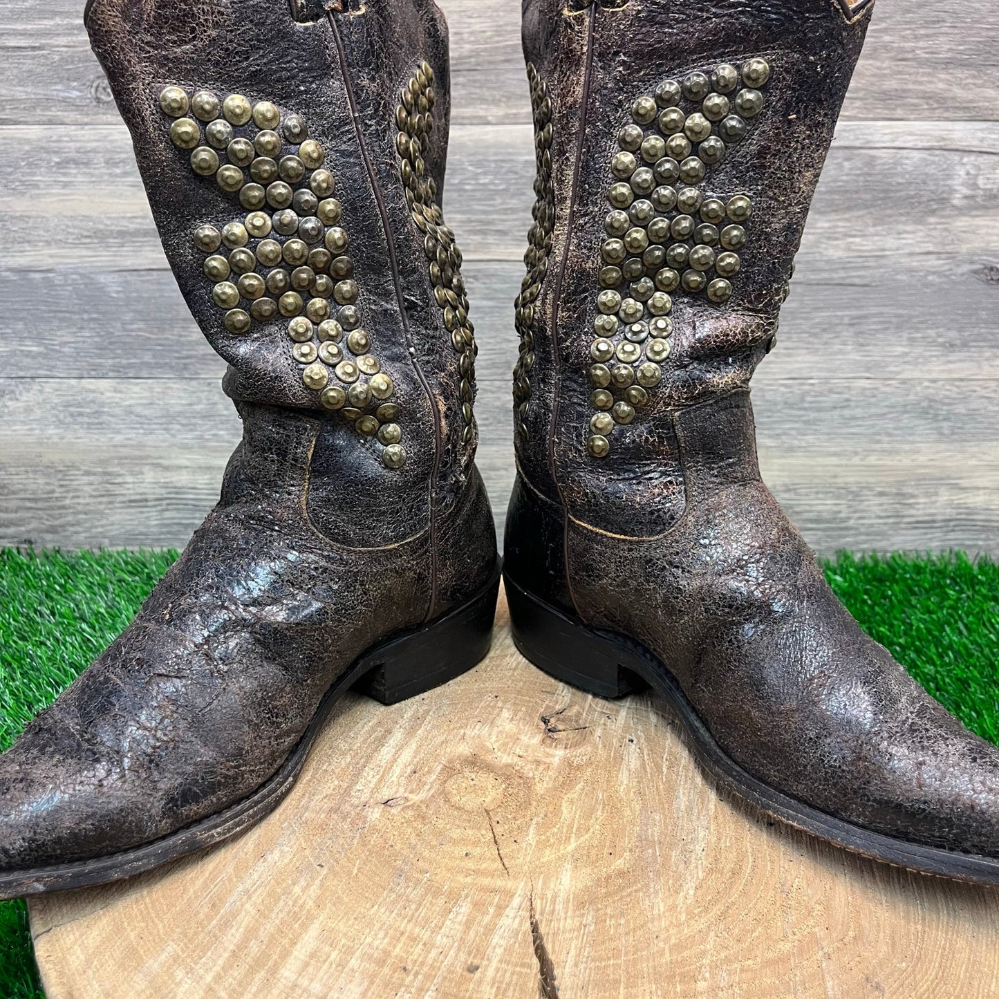 Frye Women - Size 8B - Distressed Brown Hammered Studded Cowboy Boots 77587