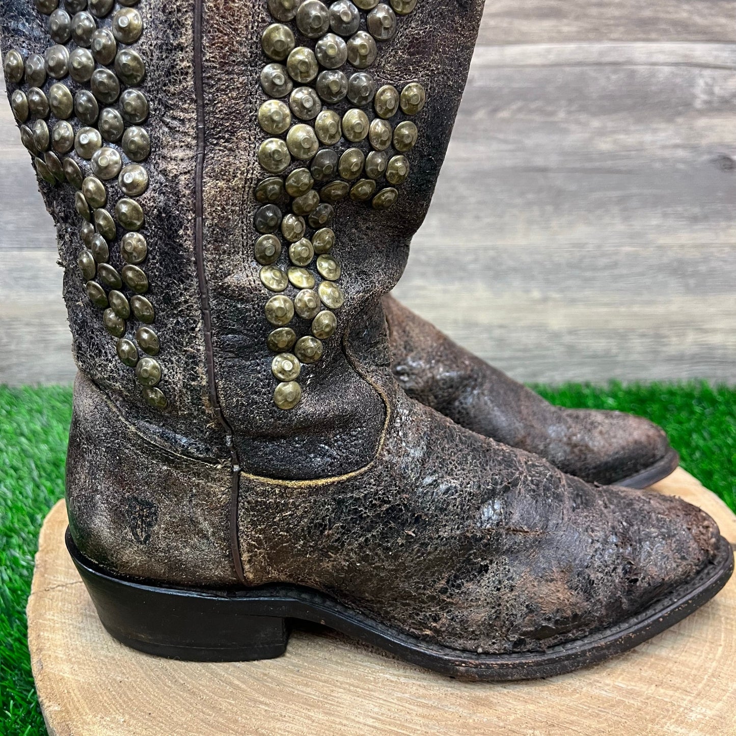 Frye Women - Size 8B - Distressed Brown Hammered Studded Cowboy Boots 77587