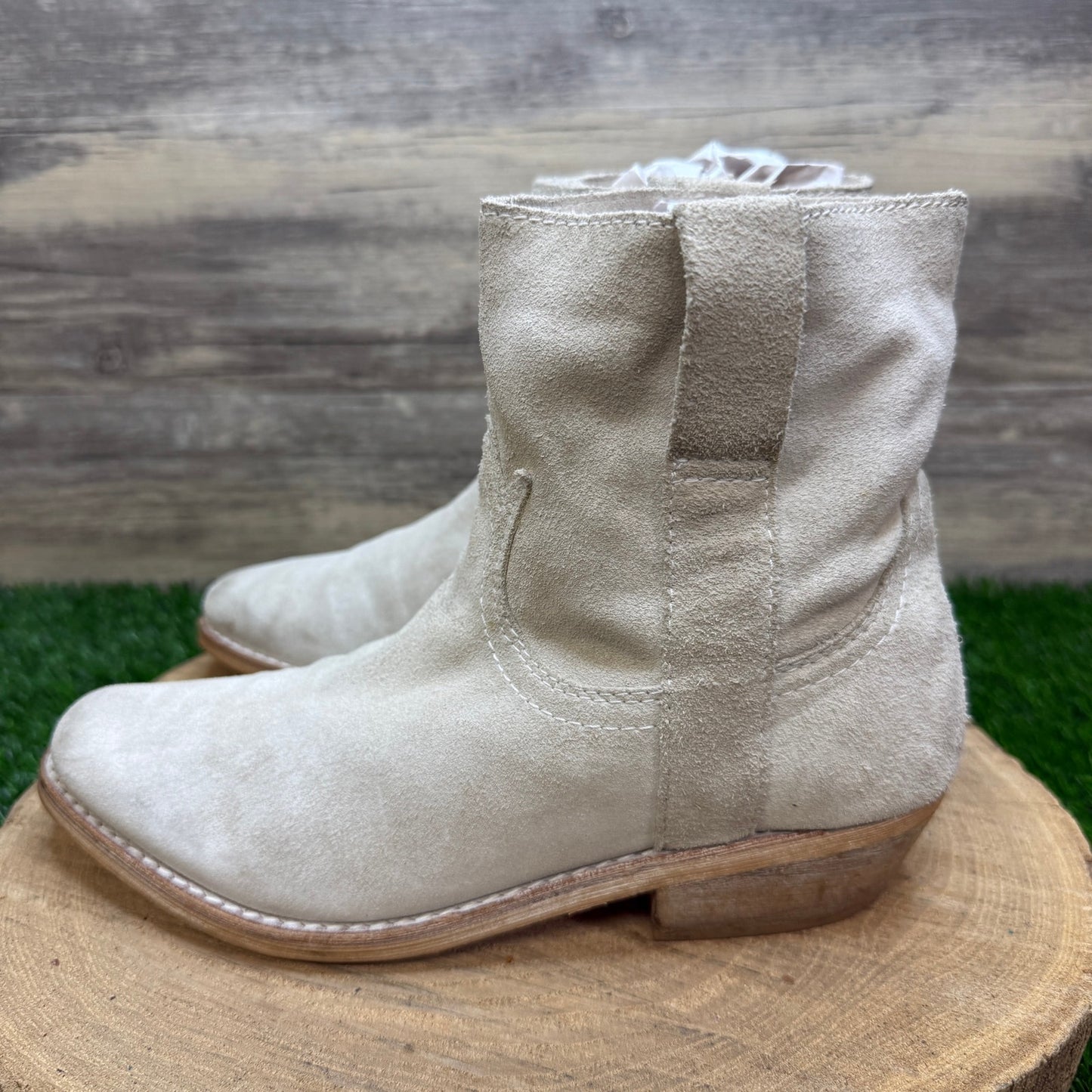 Sam Edelman Women - Size 8.5 - Cream Suede Ankle Boots Style 72298