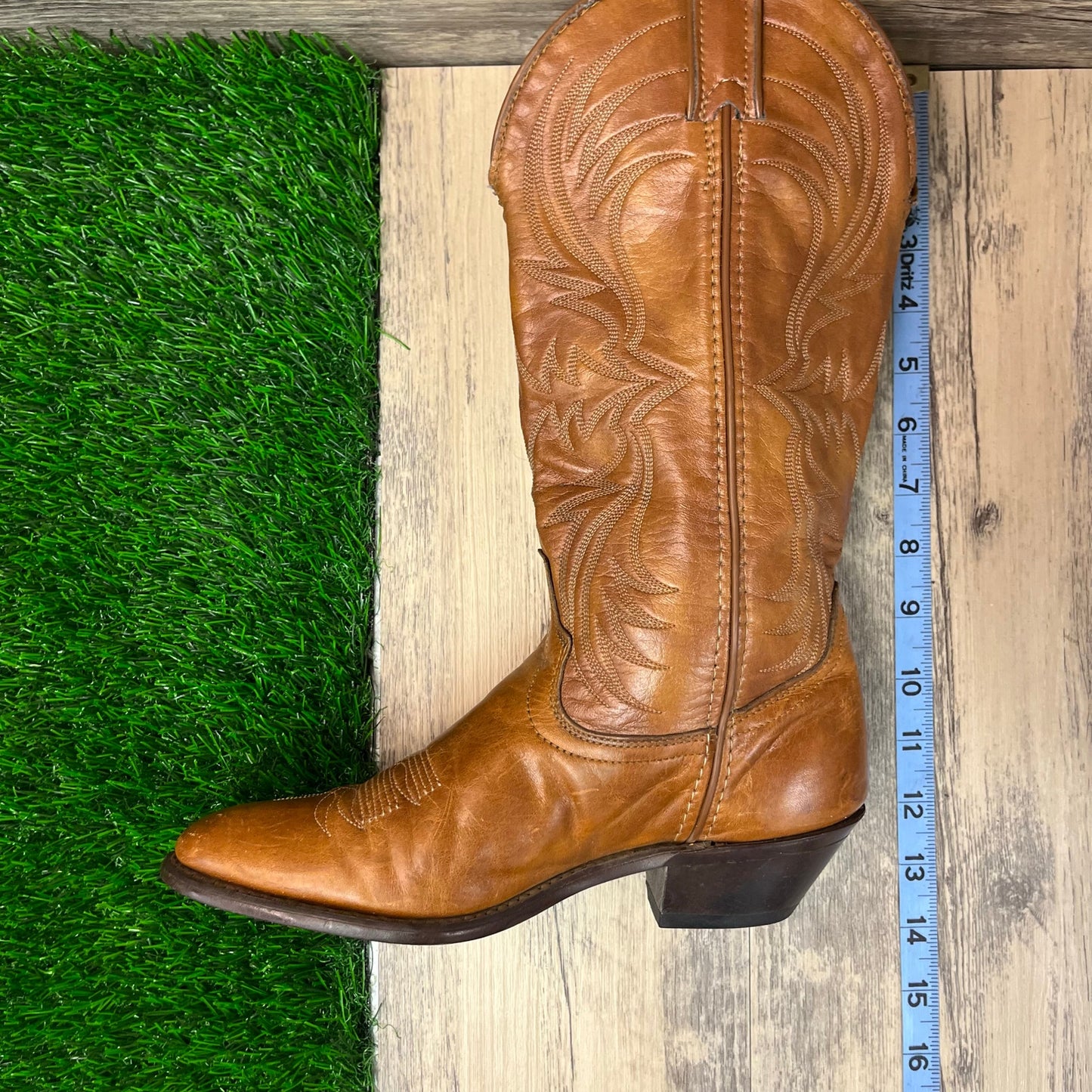 Laredo Women - Size 6.5M - Vintage Tan Cowboy Boots Style 41404