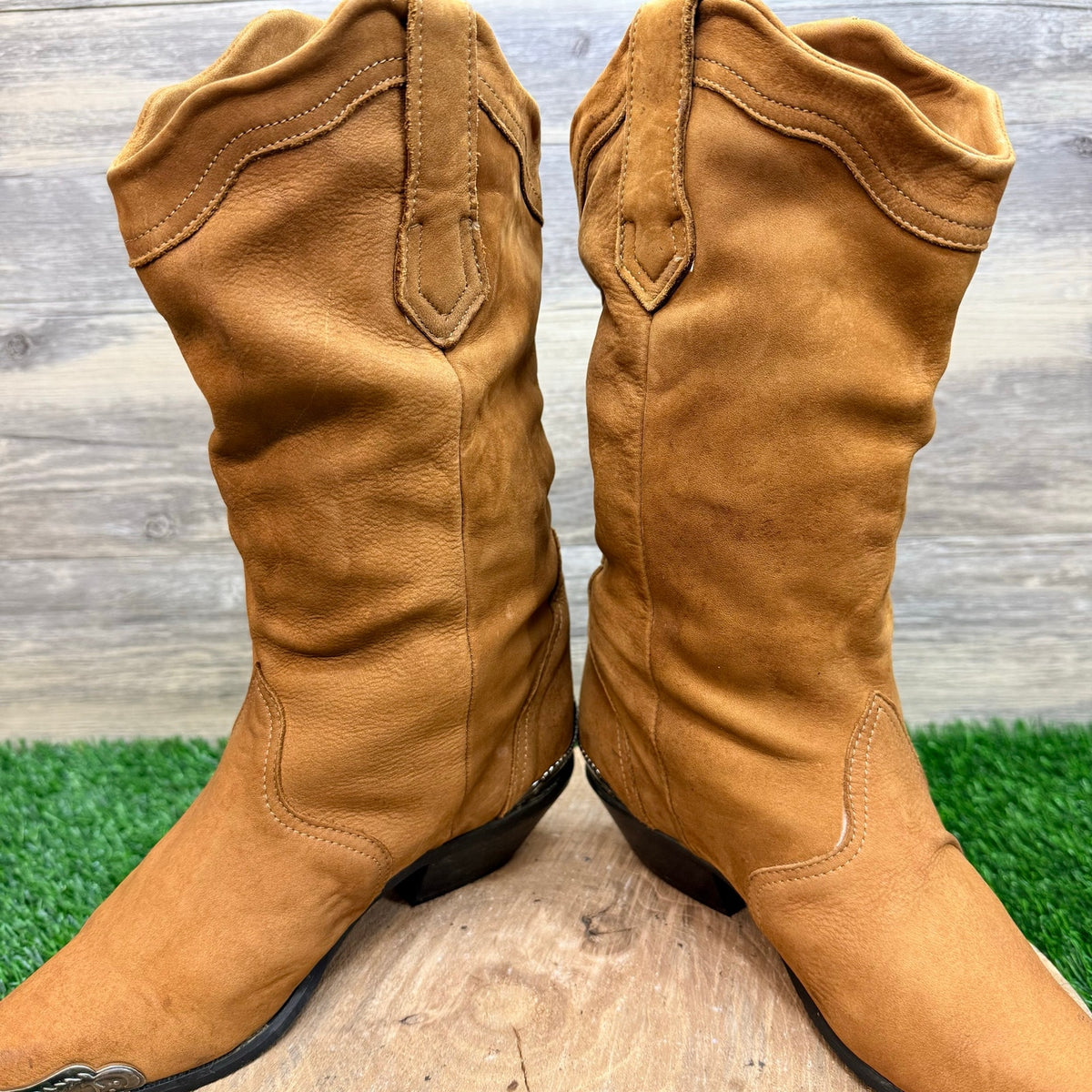 Maine Woods Women - Size 7B - Tan Suede Toe Plate Cowboy Boots