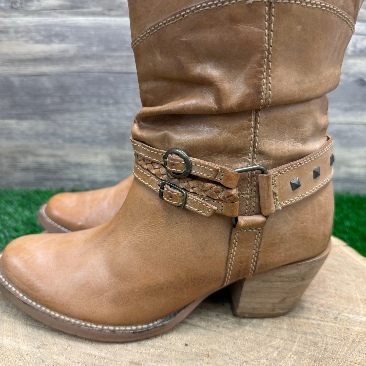 Steve Madden Women - Size 8 - Tan Strappy Ankle Boots Style 191