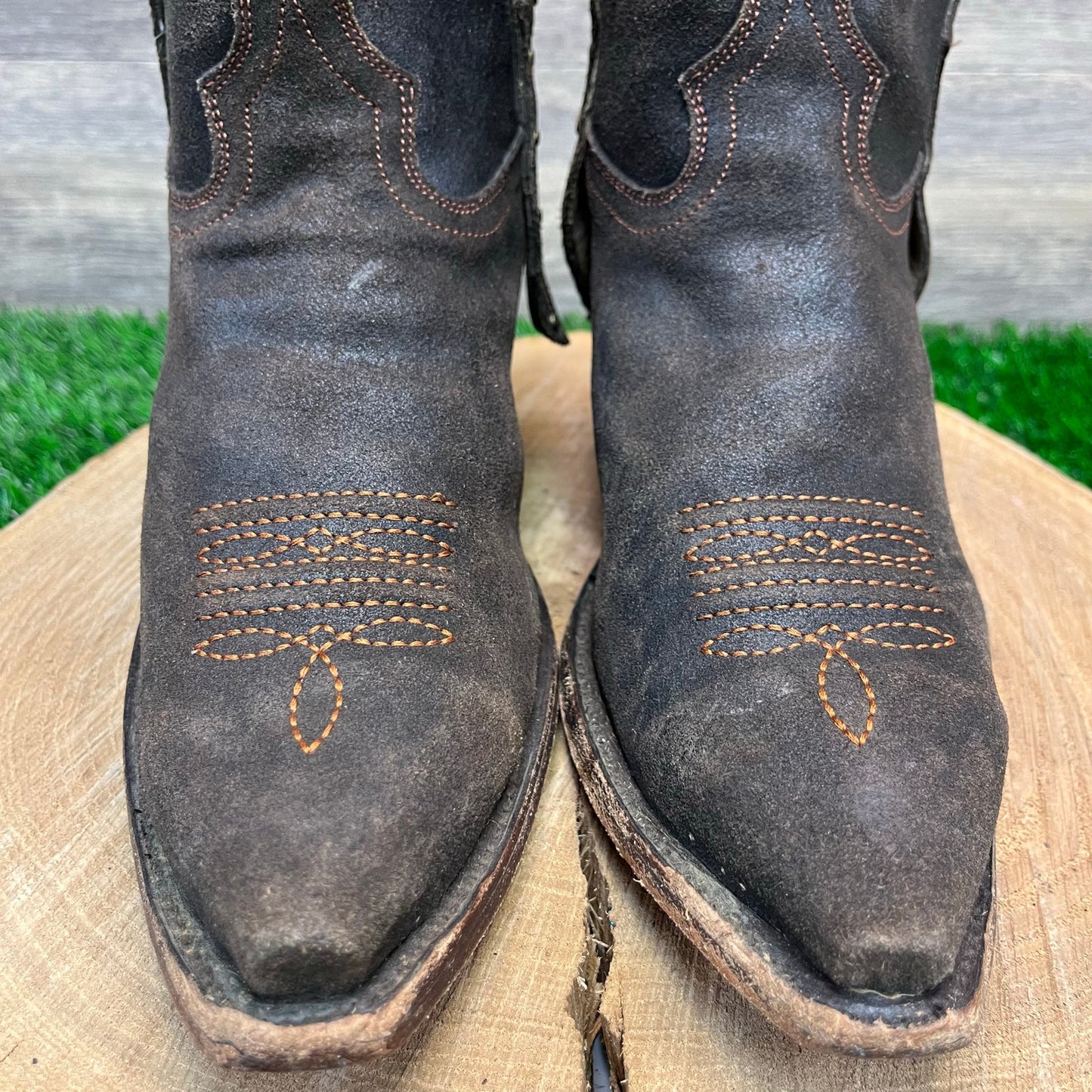 Charlie 1 Horse Women - Size 8.5B - Brown Studded Snip Toe Ankle Boots I4934