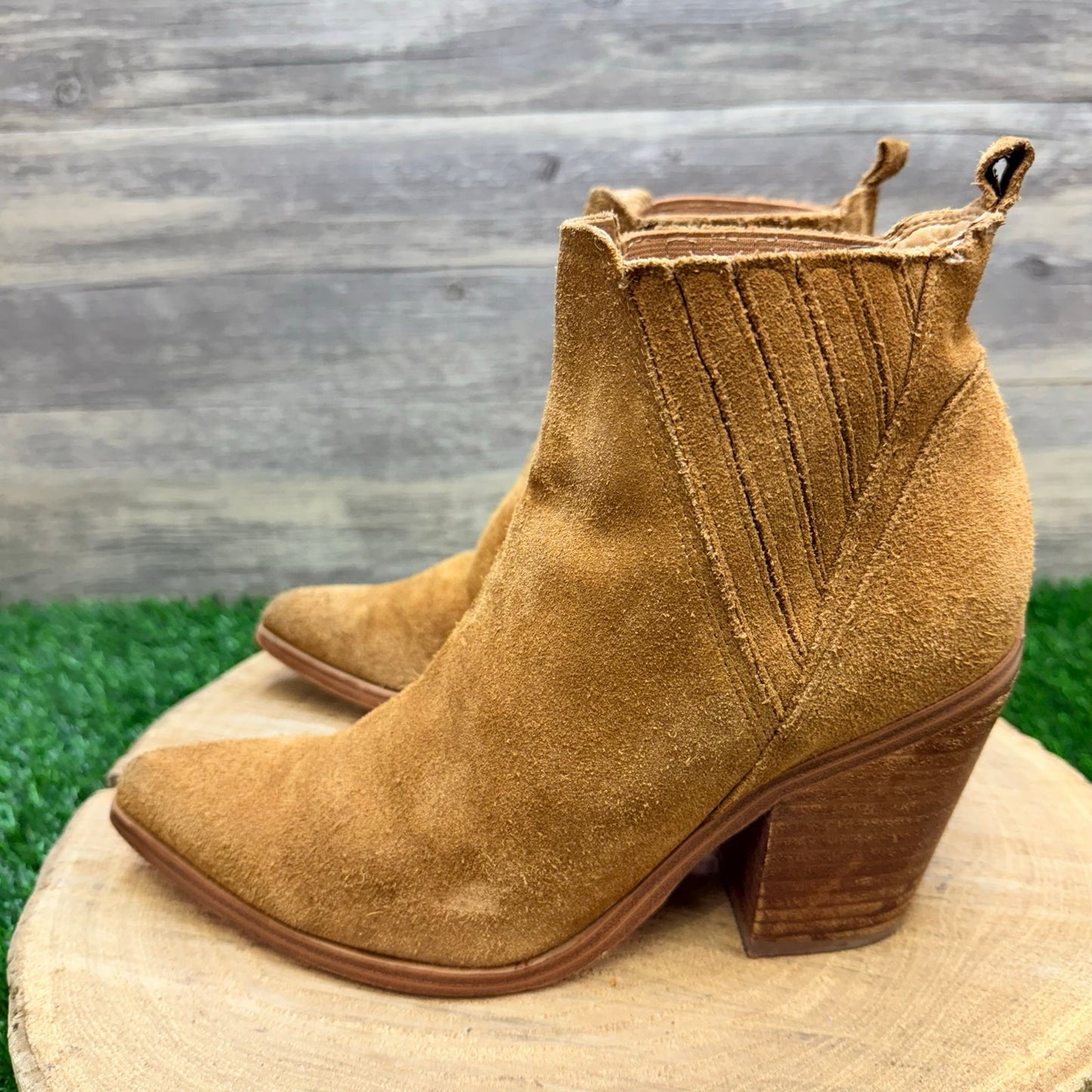 Marc Fisher Women - Size 8M - Tan Suede Ankle Heeled Boots 0421