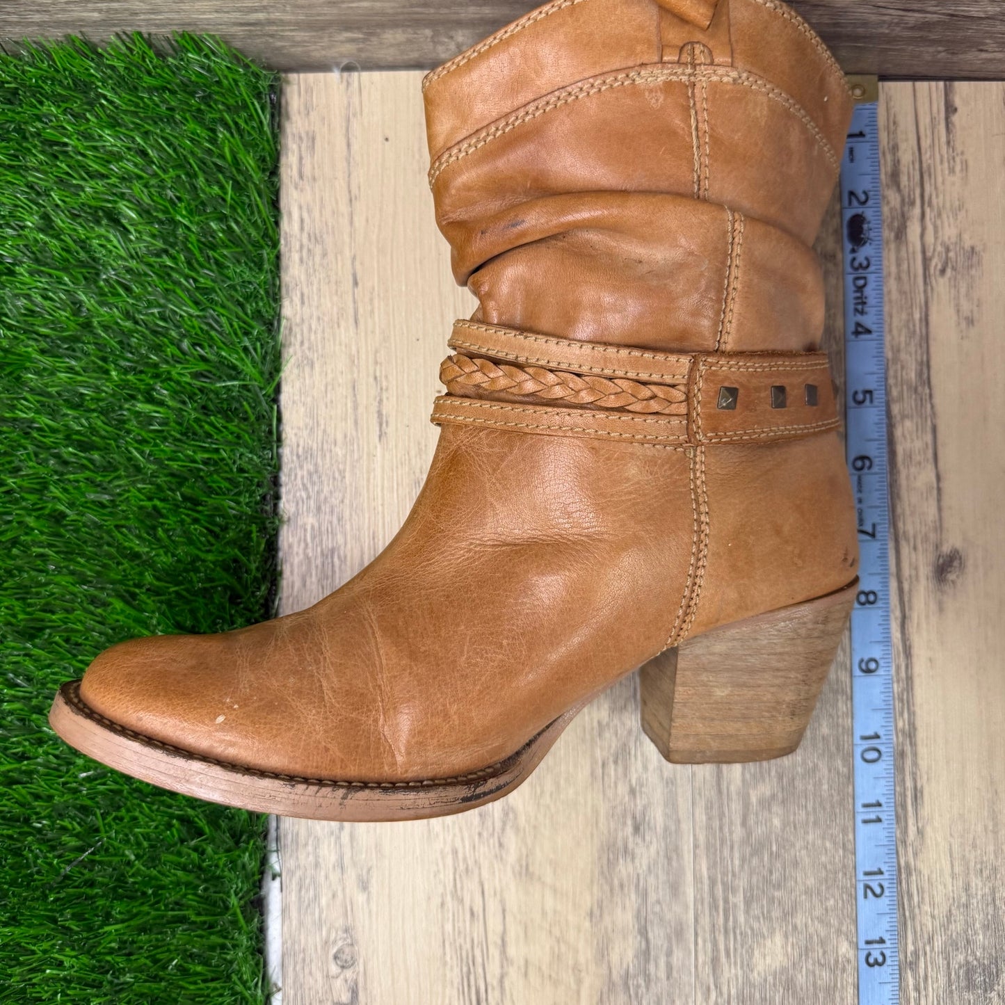 Steve Madden Women - Size 8 - Tan Strappy Ankle Boots Style 191