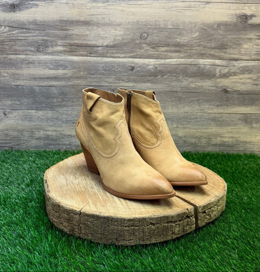 Frye Women - Size 7.5M - Tan Ankle Zipper Boots Style 3479258