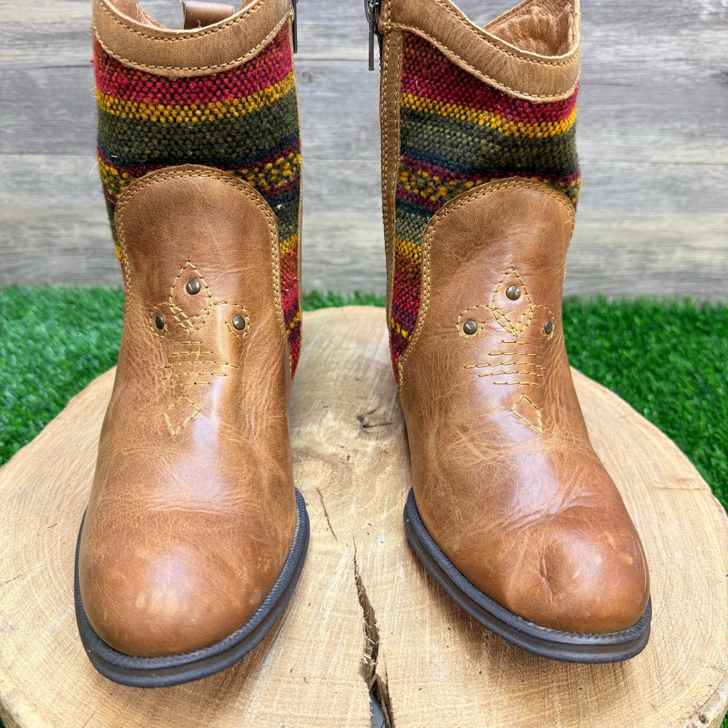 Born Women - Size 6.5 - Tan Tapestry Ankle Zipper Boots MOE3