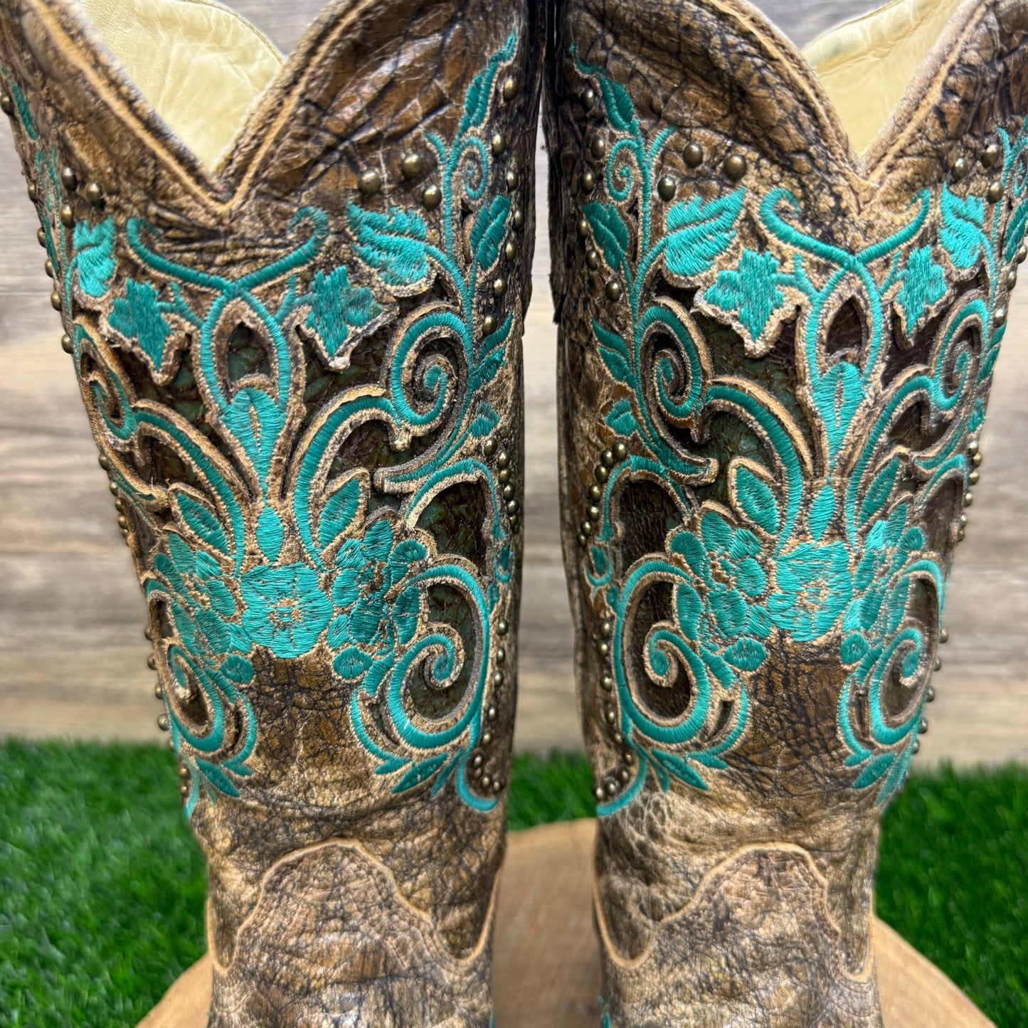 Corral Women - Size 9.5M - Brown/Turquoise Studded Snip Toe Cowboy Boots R1213