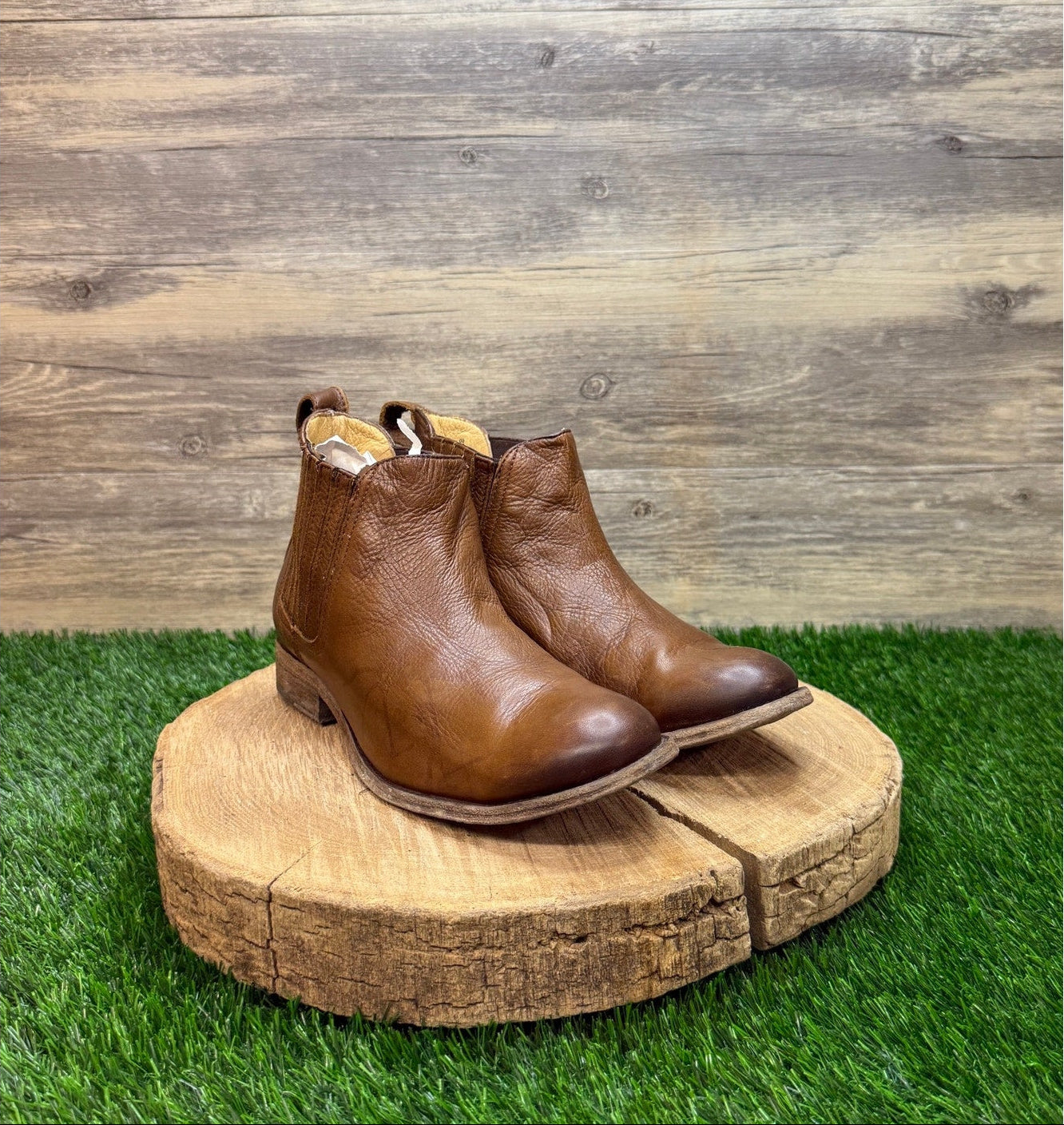 Frye Women - Size 8.5B - Cognac Zipper Ankle Boots Style 3477008
