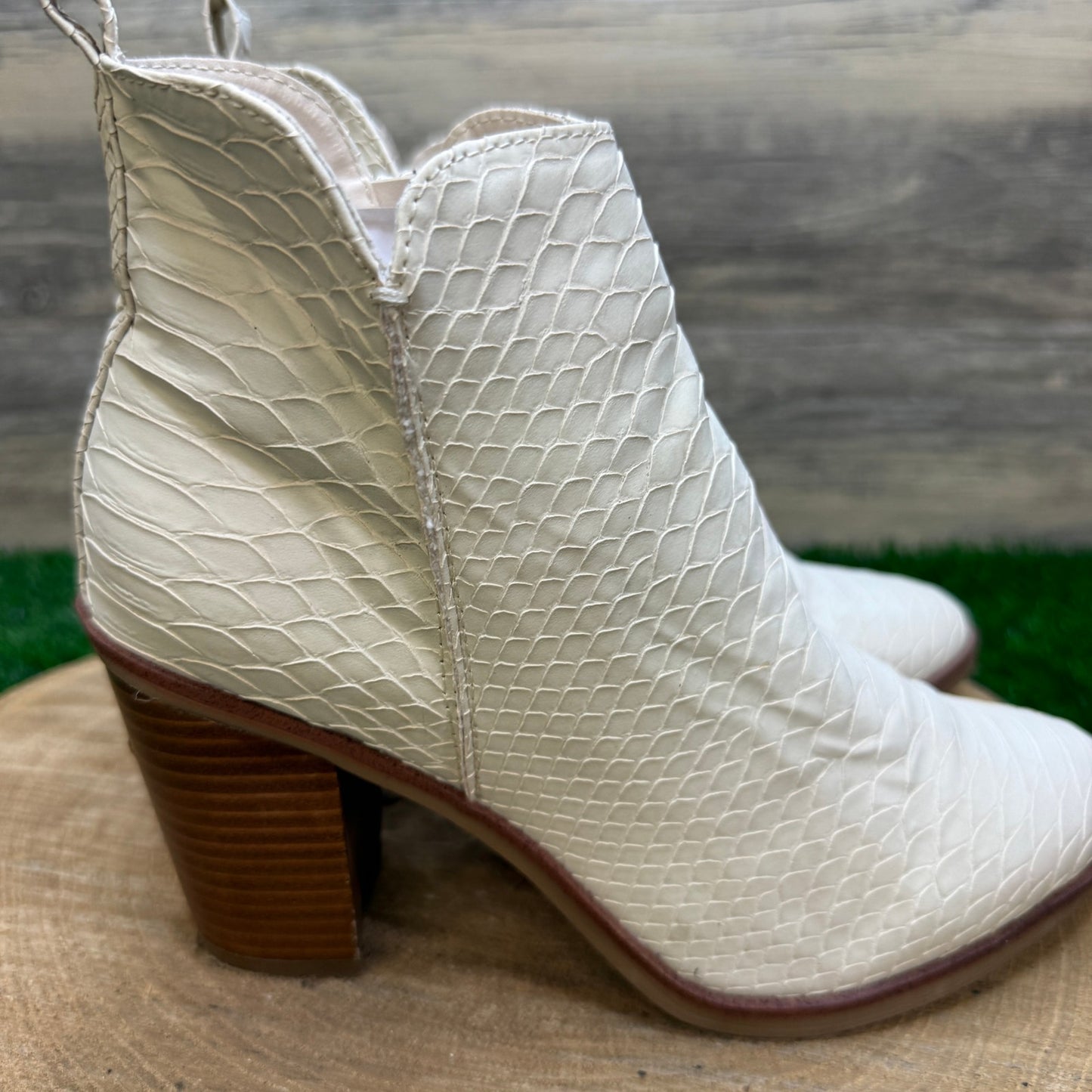 MIA Women - Size 7 - Off White Ankle Faux Leather Zipper Boots MH1385