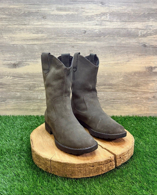 Born Women - Size 8M - Gray Suede Short Shaft  Boots  F55842