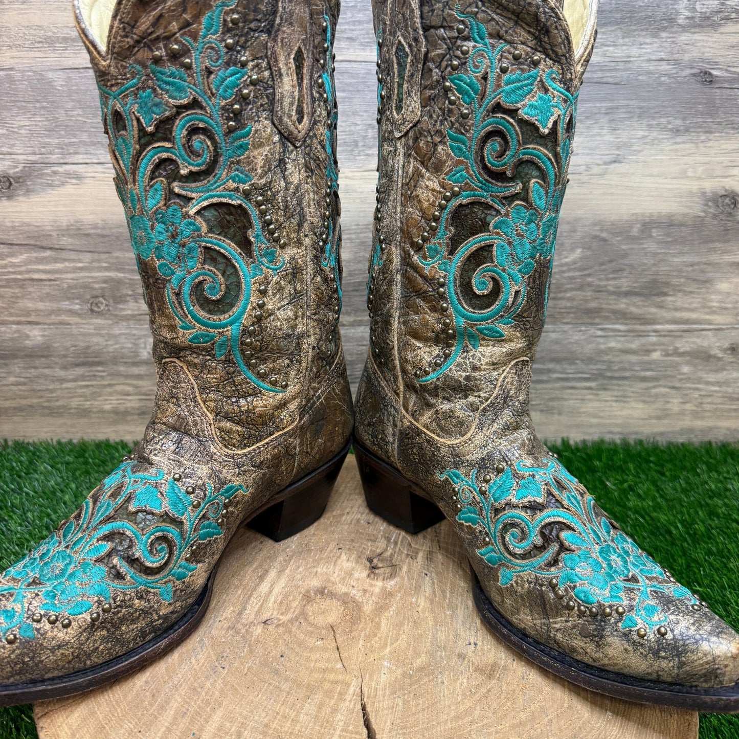 Corral Women - Size 9.5M - Brown/Turquoise Studded Snip Toe Cowboy Boots R1213
